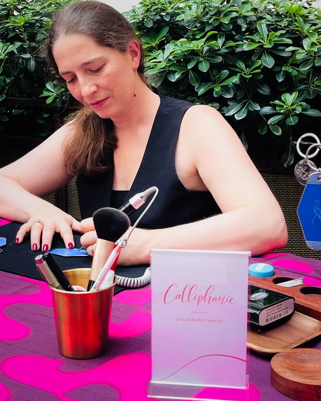 Calligraphie live pour personnaliser événements influence, presse et corporate : ce que les agences doivent savoir