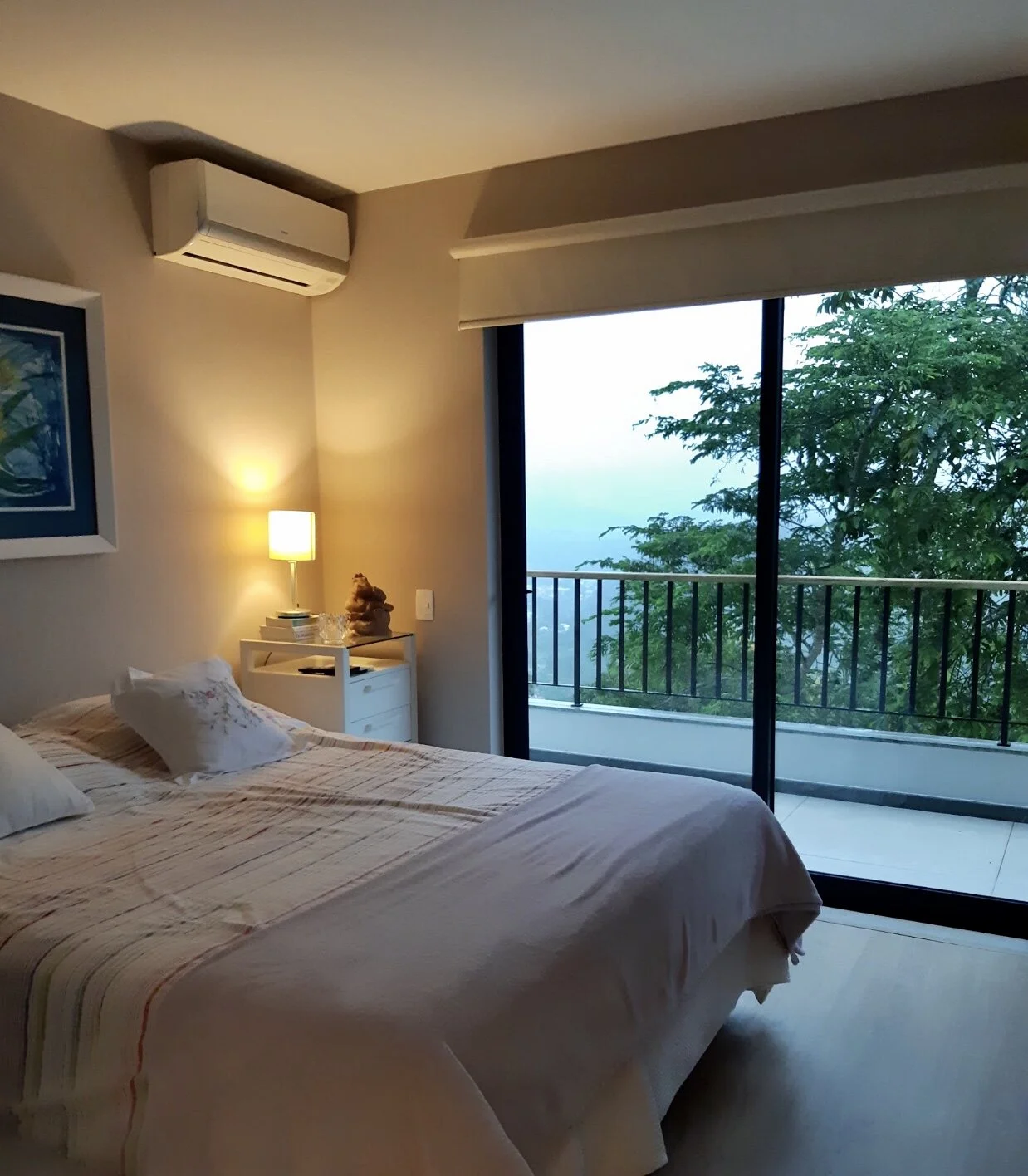 Concierge quarto arrumado Pri Itaipava.PNG