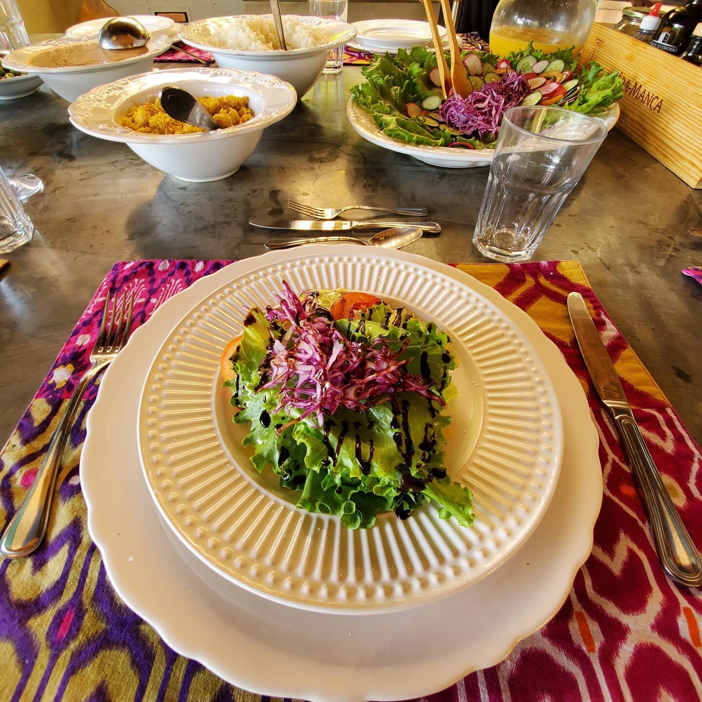 Comida saud&aacute;vel &eacute; vida boa 
.
📷 @linaaquinotattoo 
.
.
.
.
.
#sitiocaju #delfin&oacute;polis #minasgerais #brazil #serradacanastra #condominio #avenda #vendas #imobiliaria #terrenos #represa #comida #salada #saudavel #vidasaudavel #vid