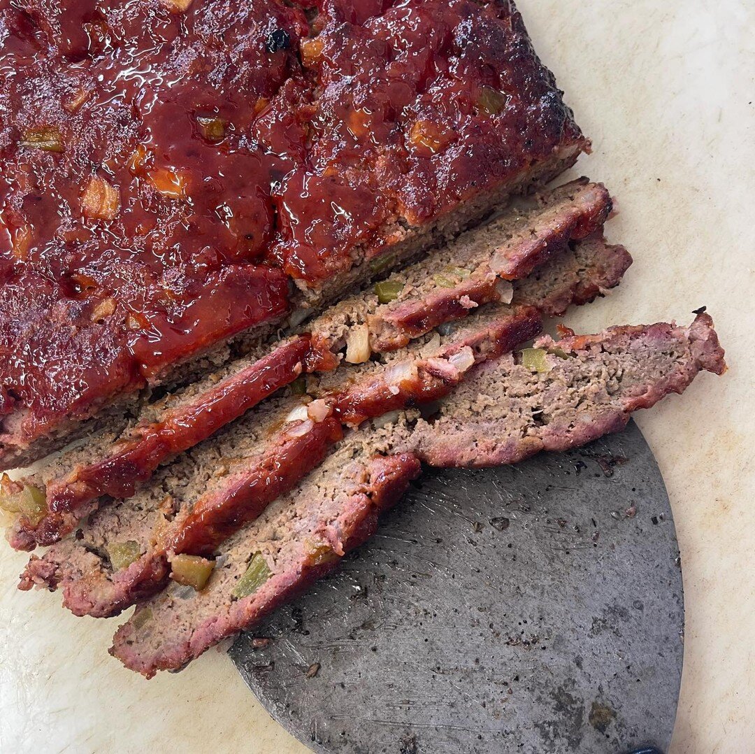 Who&rsquo;s tried Smoked Meatloaf? It turns out fantastic, much leaner than traditional meatloaf, and has such a unique flavor and texture! 

#meatloaf #bbq #smokedmeat #smoked #cedarcreeklake #cedarcreek #texasbbq