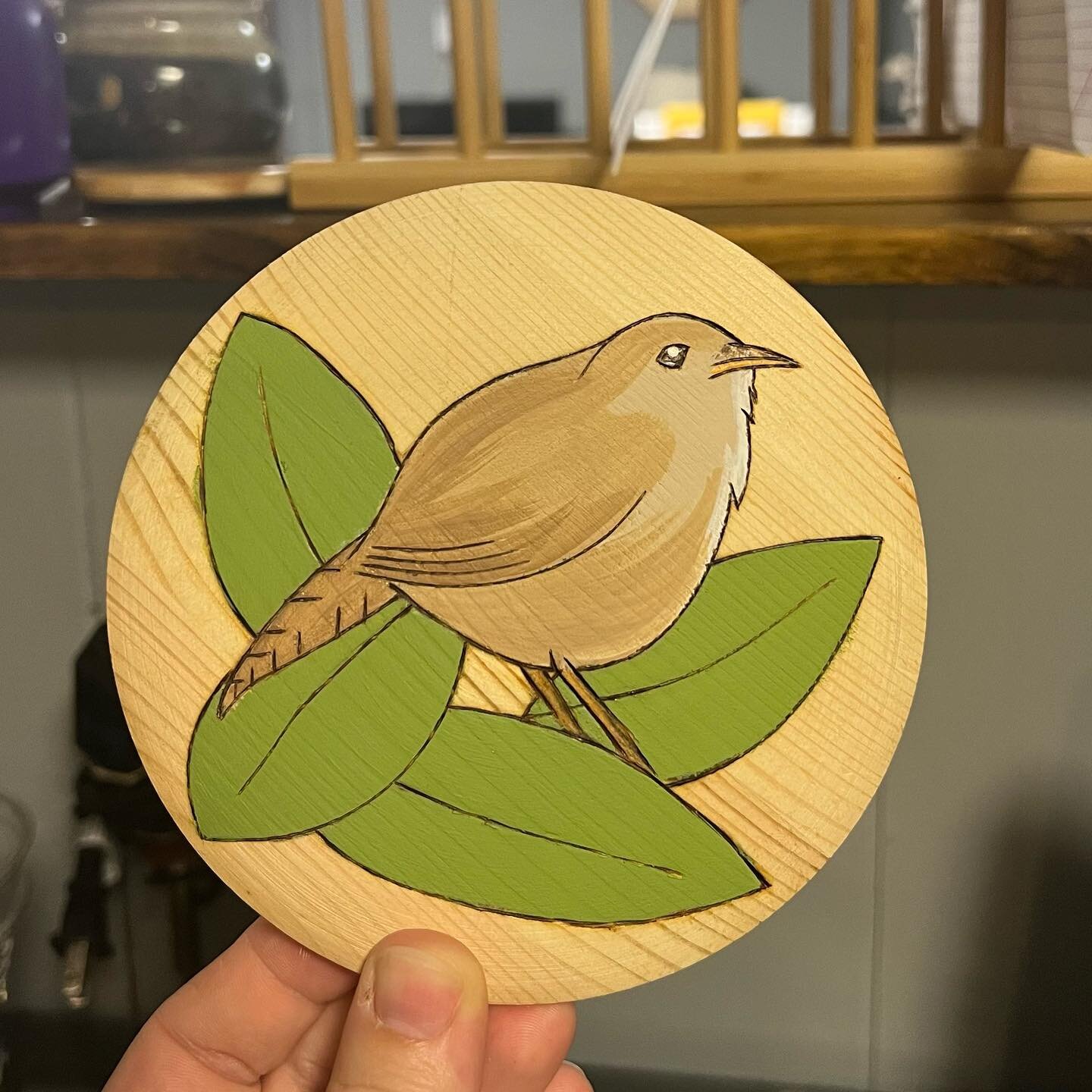 A recent jewelry box with a House Wren sitting among some leaves. This piece sold last weekend. 🙂

#housewren #bird #jewelrybox #woodburning #woodart #pyrography #artist #illinois #midwest #nature #drawing #painting