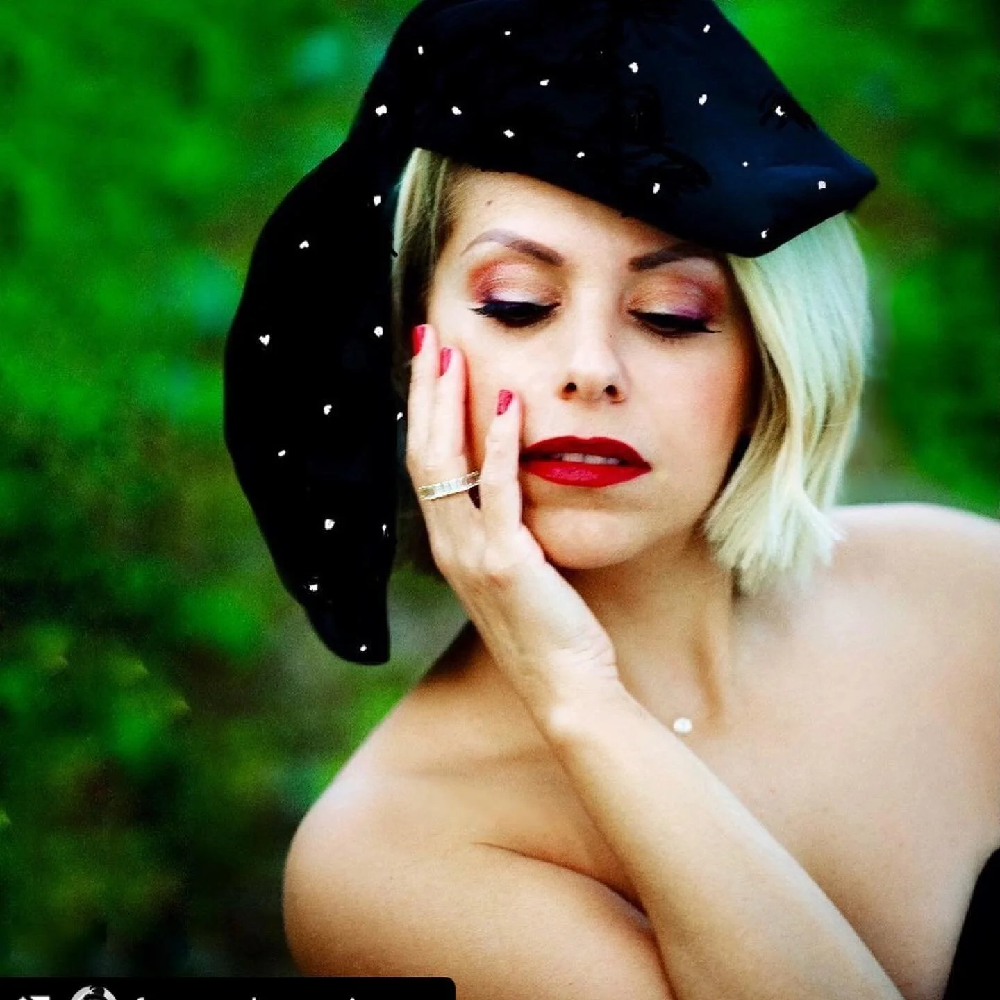 Posing is an art of itself during photography sessions. But Fernanda @fernandagarcianyc is just a natural. Here she is modeling for @accessibleluxuryjewels