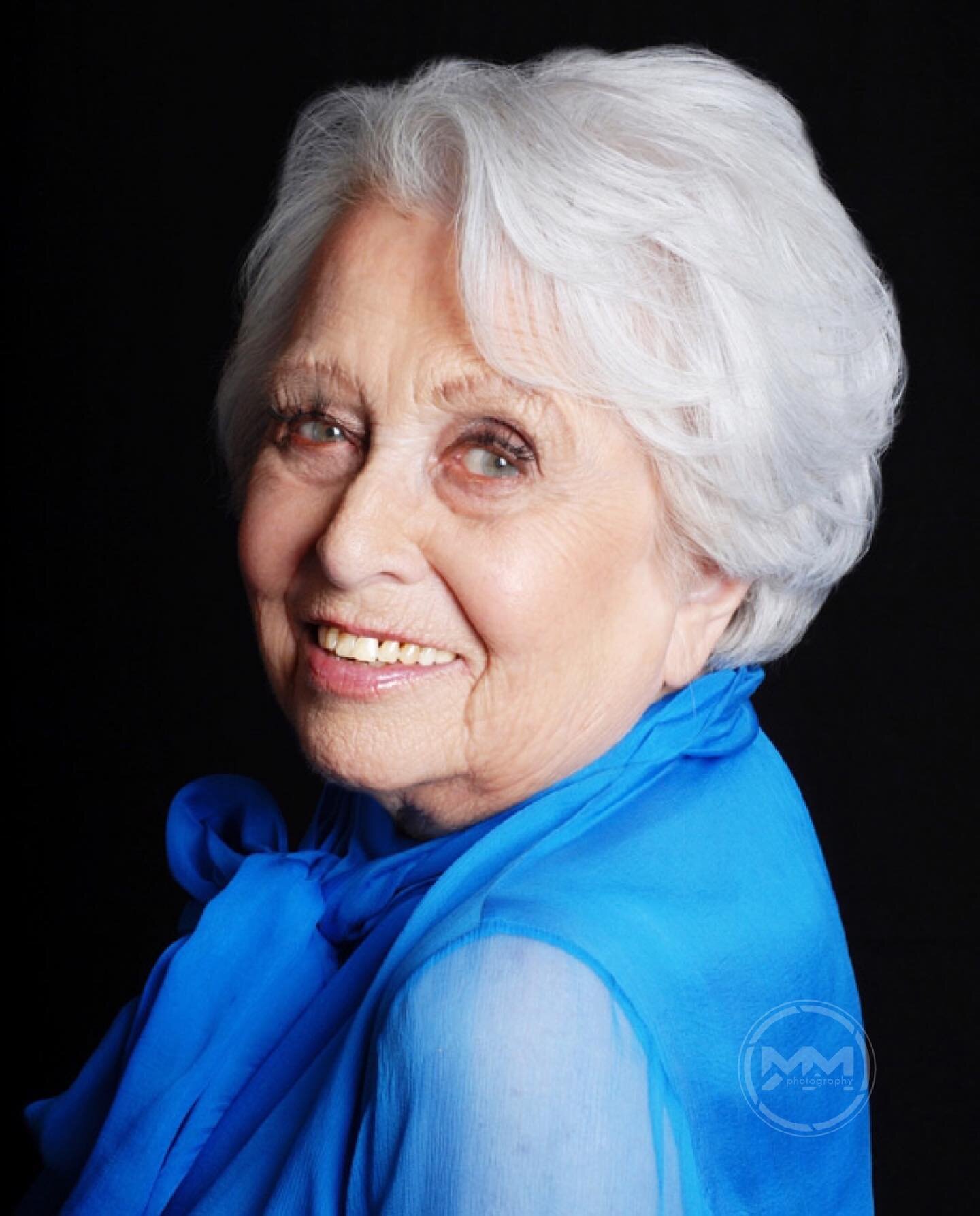 I truly admire artist Judith Pestronk, I did her portraits in 2010 in New York City at her apartment. Can you believe she was posing like a star at 89 years old!
A sculpturist, a jewelry designer and a professor of art at Nassau Community College, Ju