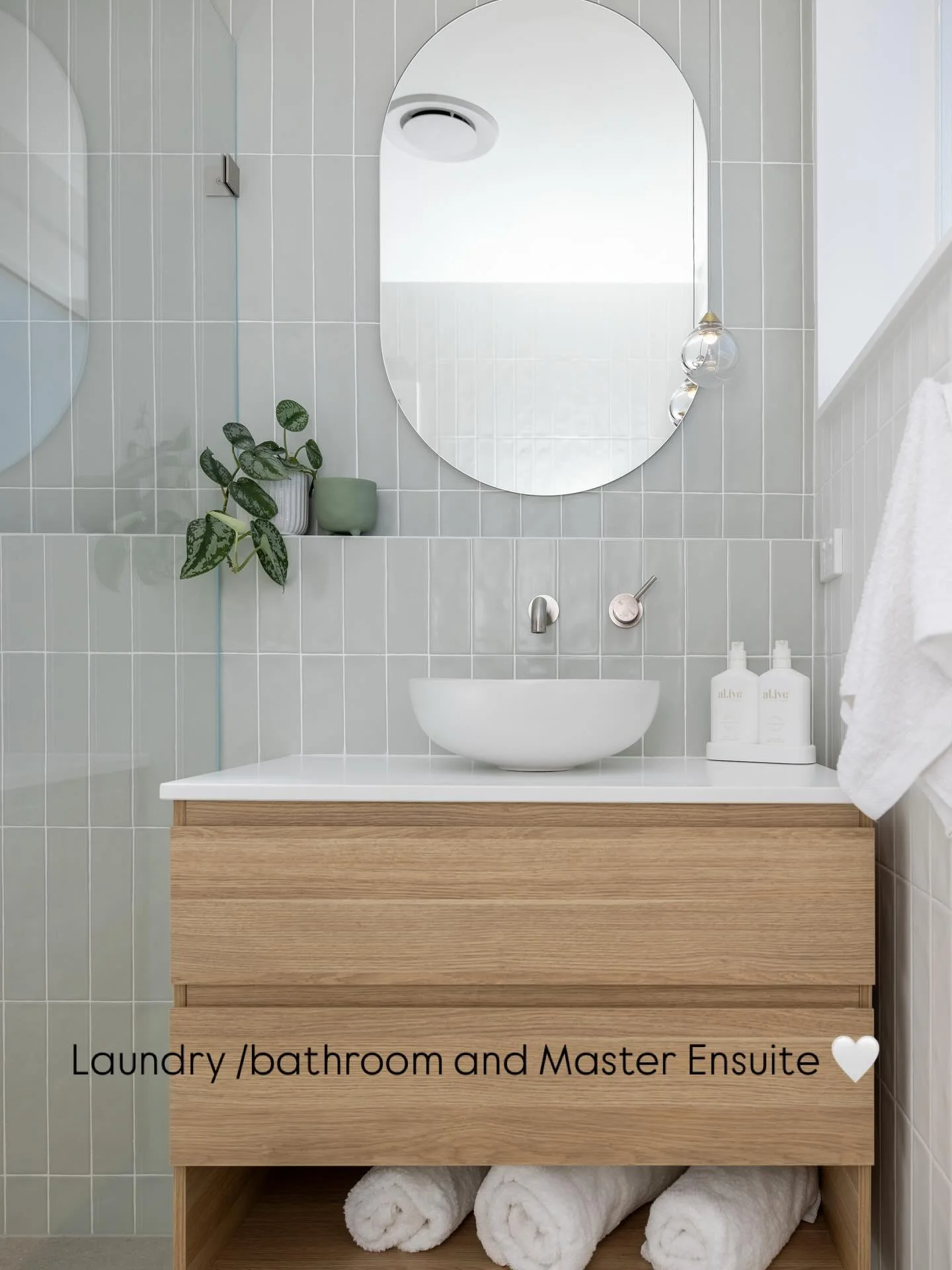 Laundry bathroom and master ensuite all finished 🤍.
Interior Design @_cs_interiors_ 
Construction @connorbathrooms 

#bathroominspo #bathroomdesıgn #interiors #interiordesign