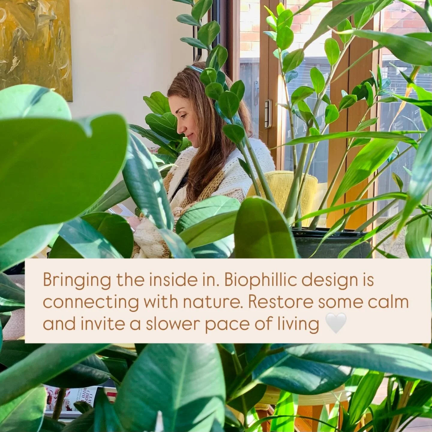 Biophillic Design. Connect to nature, always invite green into your space and enjoy a slower pace of living 🤍 #biophilicdesign #biophilia 
@_cs_interiors_