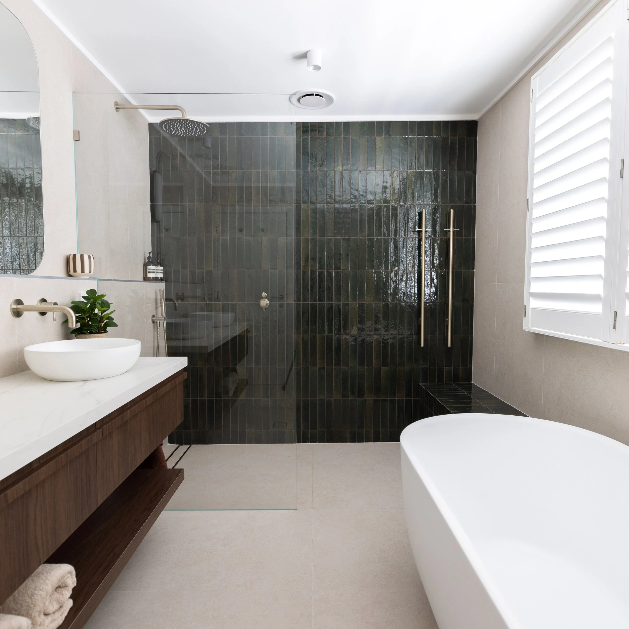 Interior Design @_cs_interiors_ 
Building @connorbathrooms 
Photography @creative_events_photography
