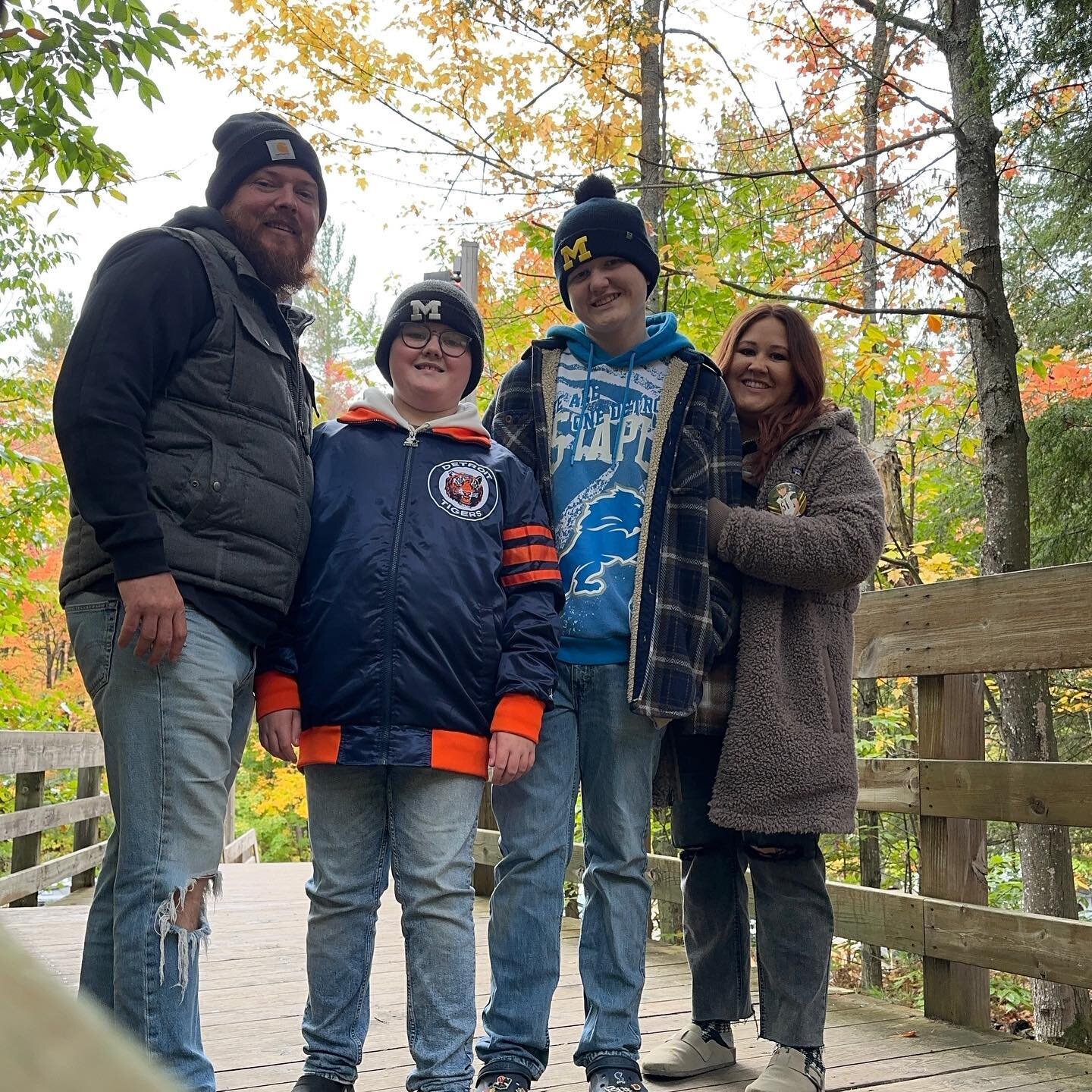 We had a good ol mental health day today, skipped school and work to check out the fall colors up north at the tunnel of trees and hartwick pines. We went to boyne mountain too but it was too rainy to get out of the car. #tunneloftrees #michiganfall 