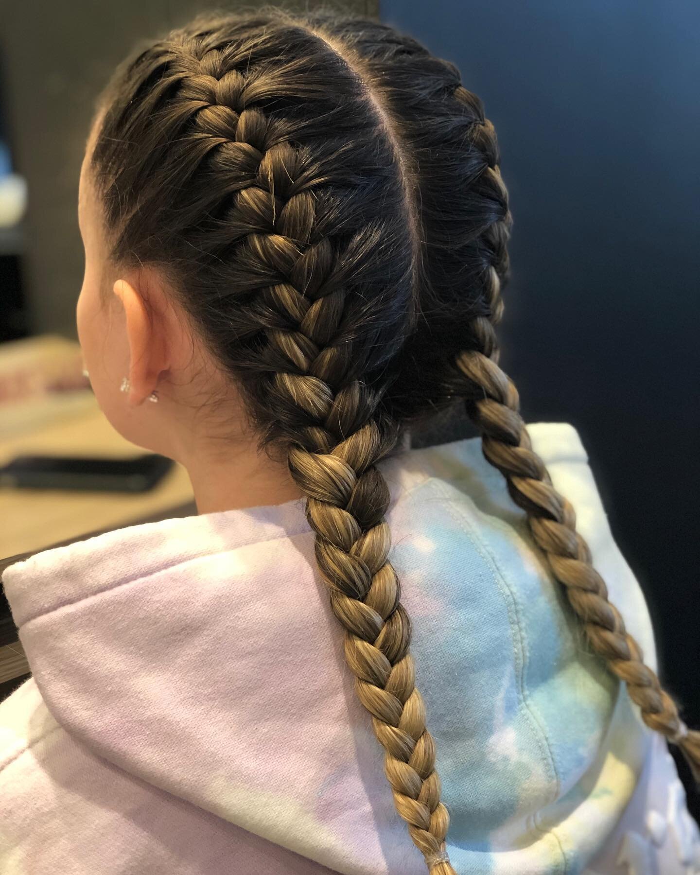 .
Braids for the win 🙌🏻
Styled by @cydcarey_axishairandbeauty
.
#braidsfordays #weekendready #greathair #ombrebraids #redkensalon #adelaidehairdresser #adelaidehairsalon #frewville #axishairandbeauty