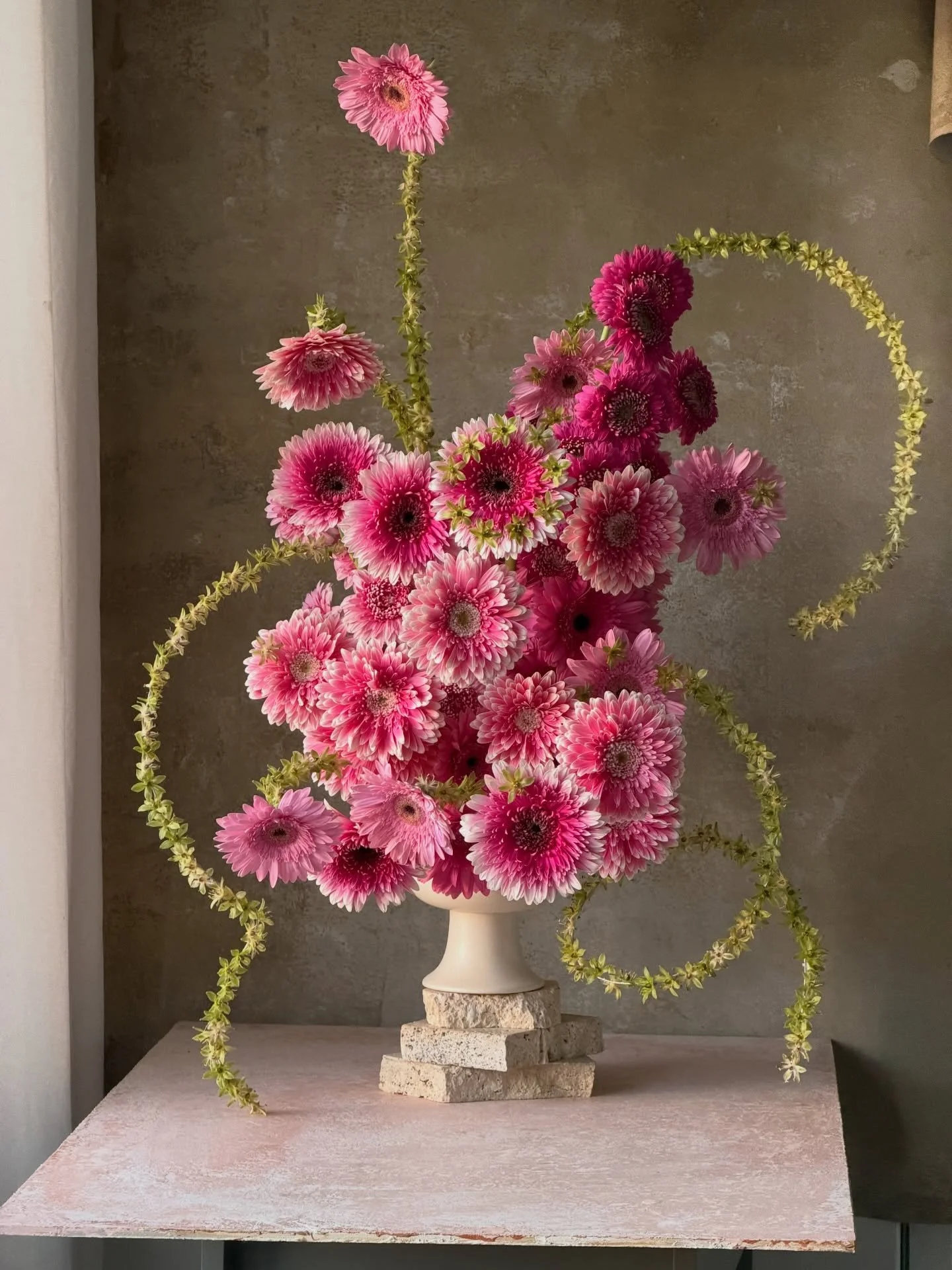 60 gerberas, 5 pineapple lilies and a split open glue tube. Et voila! A little different, definitely a little weird. But hopefully something to inspire!