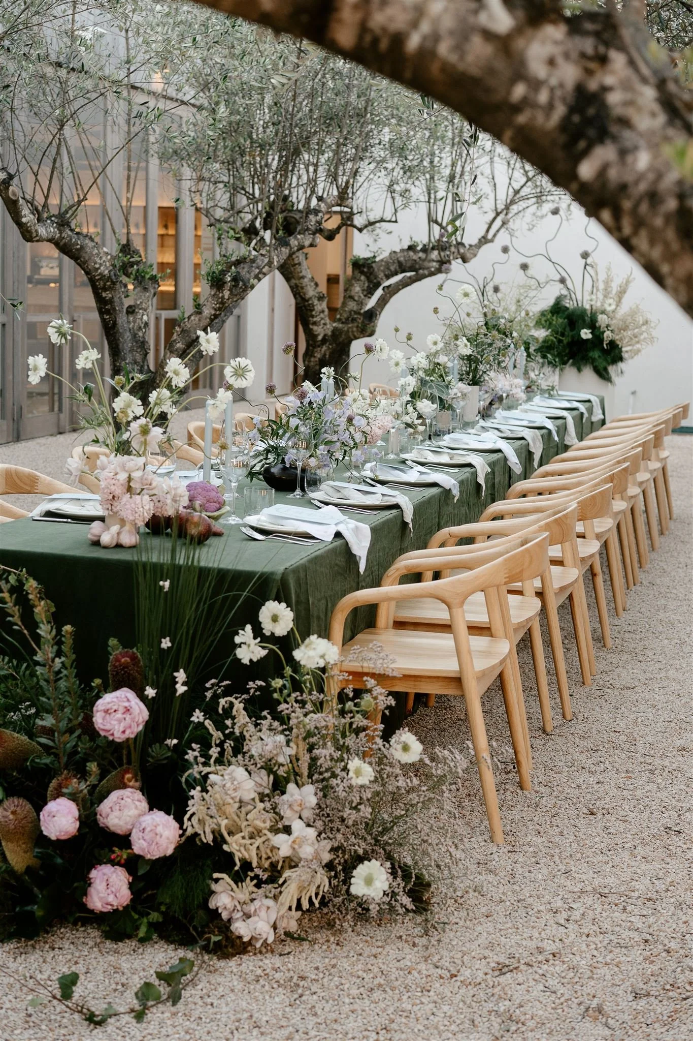 Modern, sculptural floral design, modern bride, modern wedding flowers, modern bridal bouquet, sculptural bridal bouquet, The Dairy Ravensbourne, Trent and Jessie Photography, Editorial Flowers, Editorial Floral Design, Modern wedding flowers, weddin