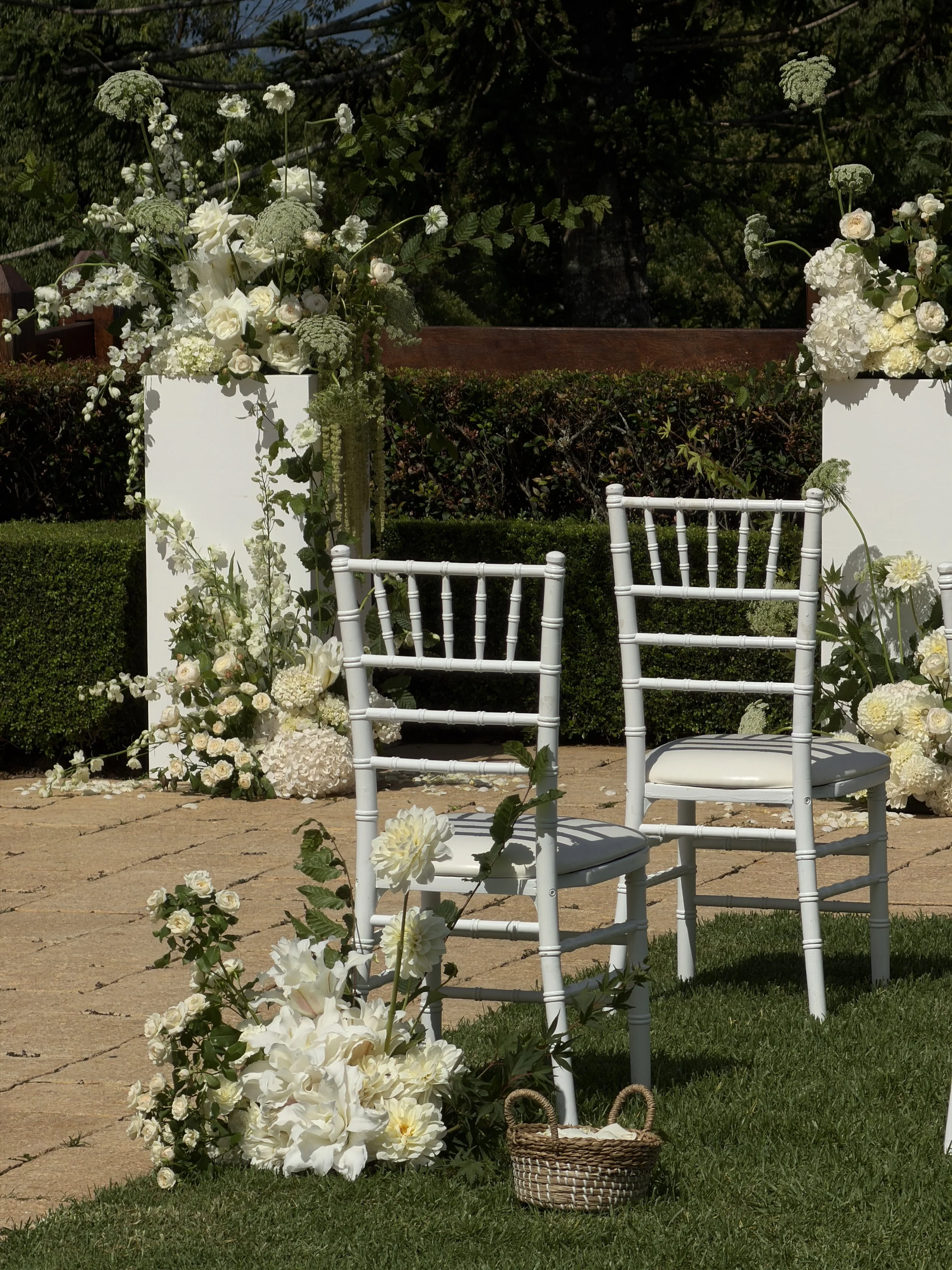 Modern White wedding bouquet, white anthurium bouquet, white hydrangea, pearl details, white wedding flowers, Poesia Studio, Sunshine Coast Wedding Florist, Byron Bay Wedding Florist, Ravensbourne Wedding Florist, Noosa Wedding Florist, Maleny Weddin