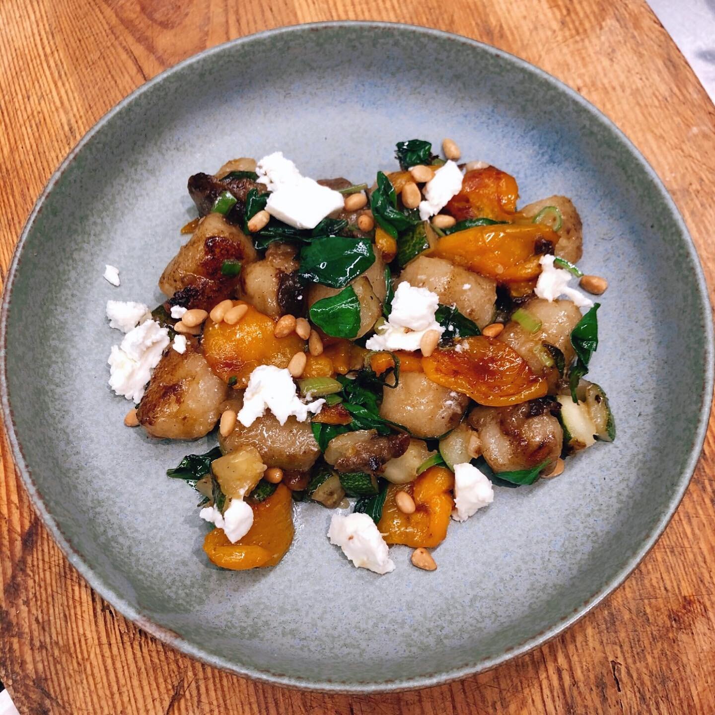 Recipe inspiration: 
Cauliflower gnocchi with roasted yellow pepper, zucchini, spinach, spring onions, sage, garlic, pine nuts and goats cheese.
.
Who&rsquo;s looking forward to colourful summertime creations?
.
.
.
.
.
@costco_aus ⁣
 #cauliflowergno