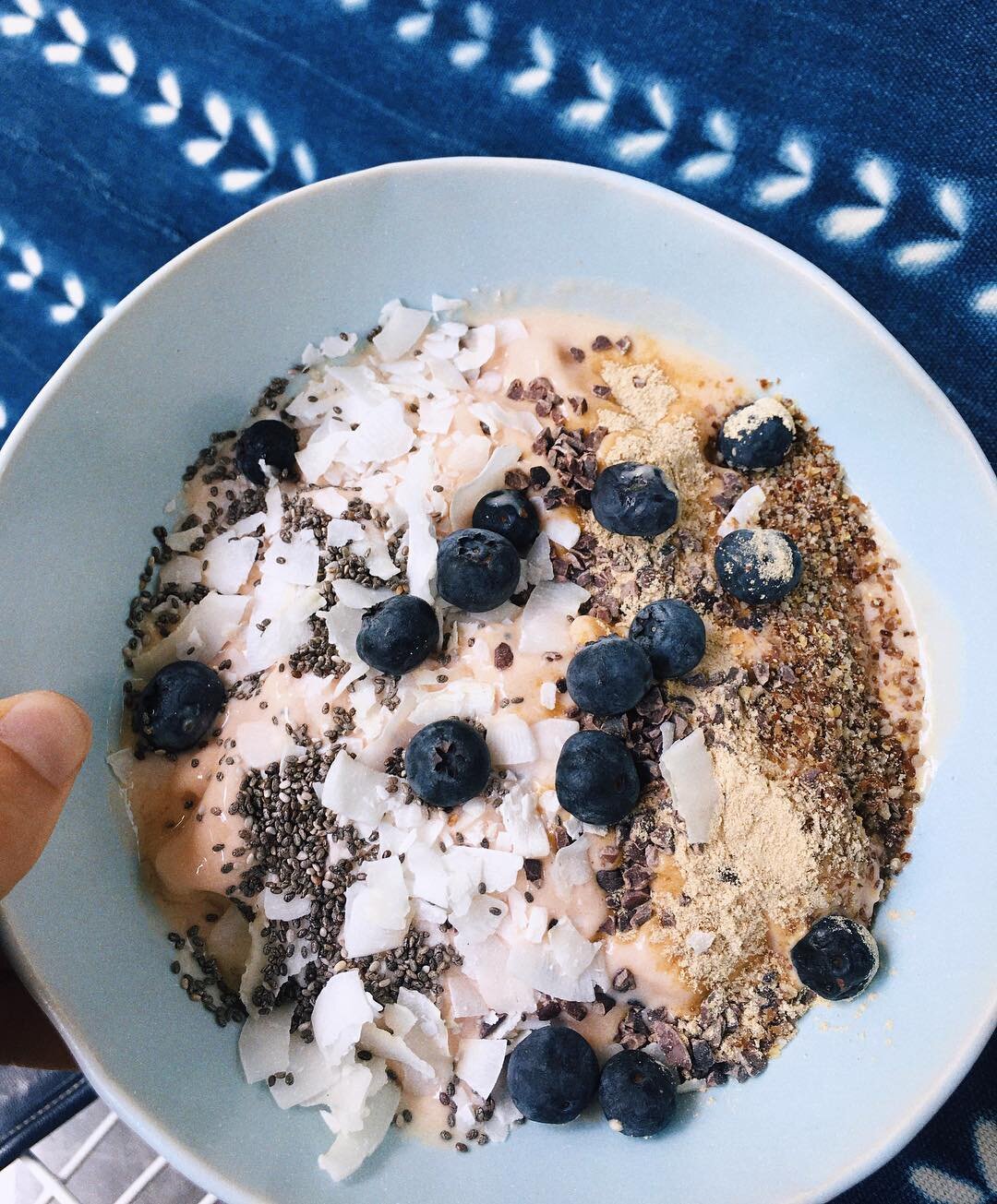 A repost of inspiration from @cali_auds :

throwin yummy treats together to get in my belly faster 😉 &gt;&gt;&gt; a @blitzitfruitsmoothie bowl let&rsquo;s me quickly create unique+healthy bowls all perfectly portioned &bull; added in: 
whole plain y