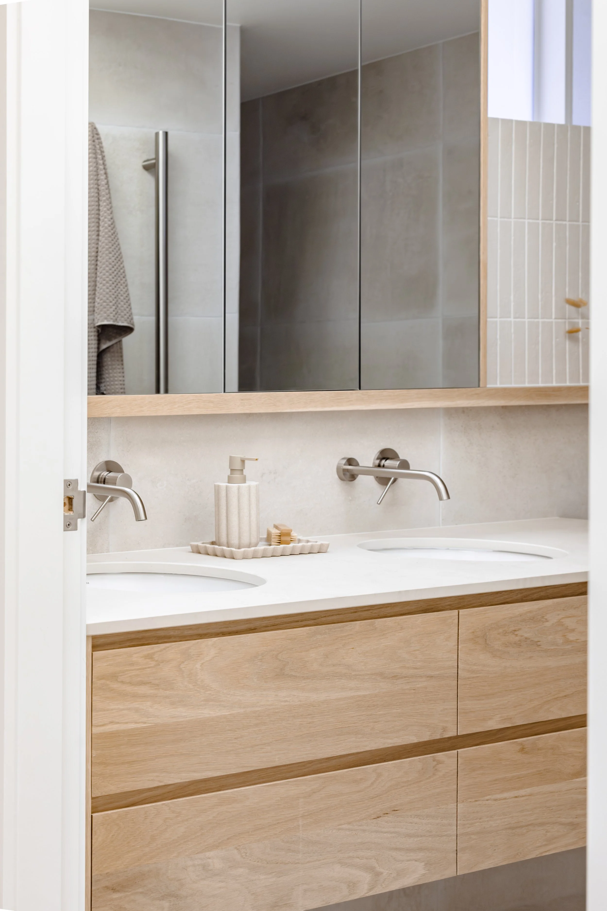 wrightsonave_ortonzeil_ensuite_sophietyler_august2024055A7581-Enhanced-NR.jpg