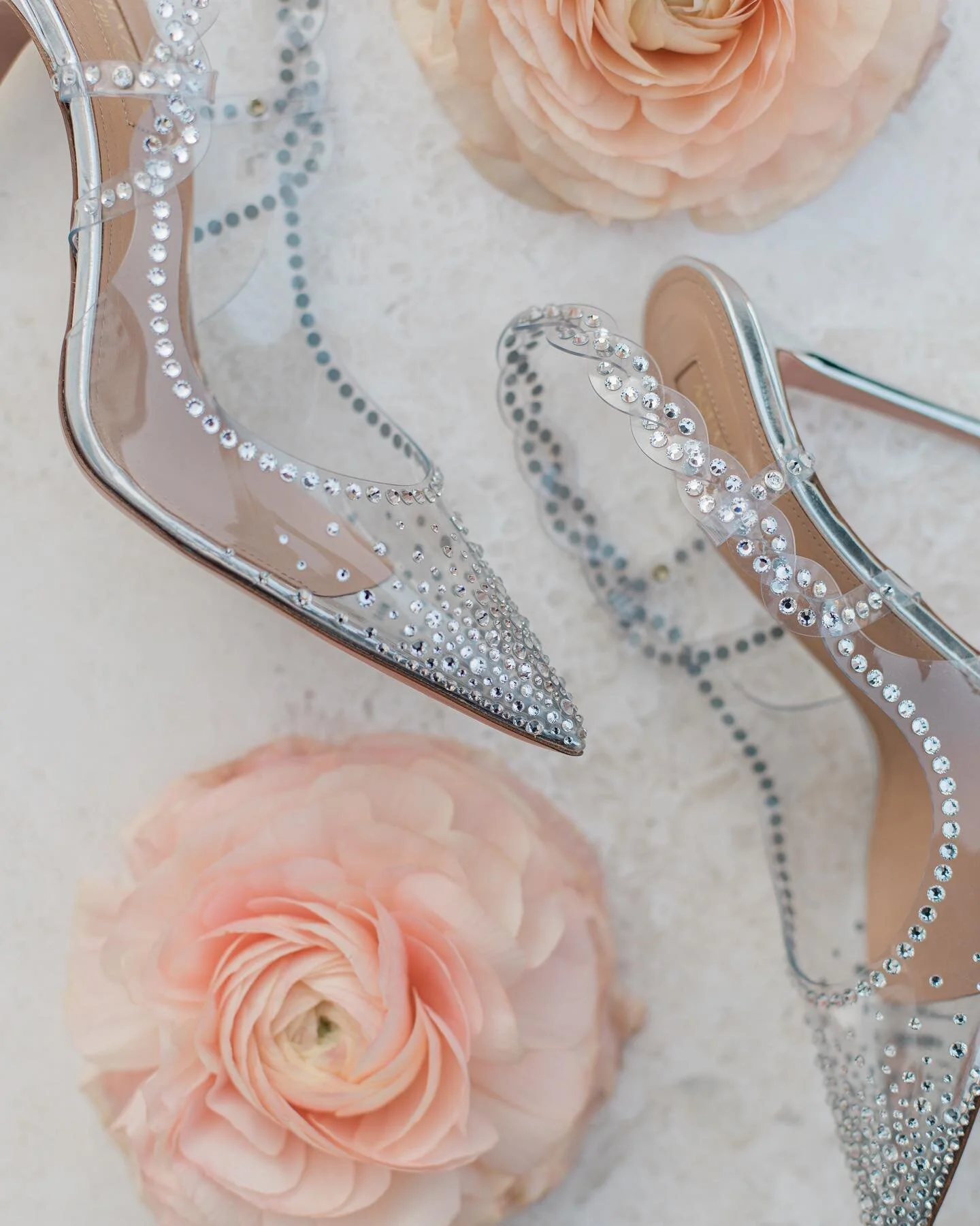 A dream wedding to have daylight, extra flowers (special thanks to @eventsbymod) and gorgeous heels for the perfect flat lay 💕

#weddingphotography #weddingdubai #2021bride #weddinginspiration #weddingflatlay #dubaiwedding #weddingflowers #weddingfi