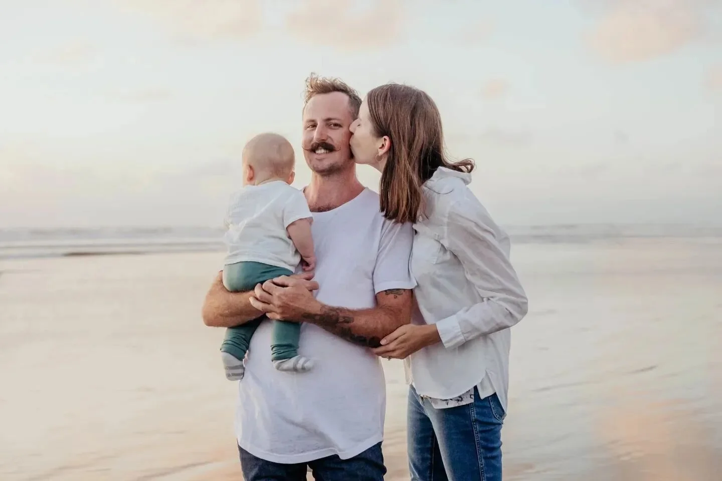 We are completely spoiled with beautiful beach locations here in Auckland and I just love discovering new places. There are so many to choose from! What's your favourite one?

#thehonestcapture #aucklandbeaches #sunsetlover #nzbeaches #nzbeach #nzpho