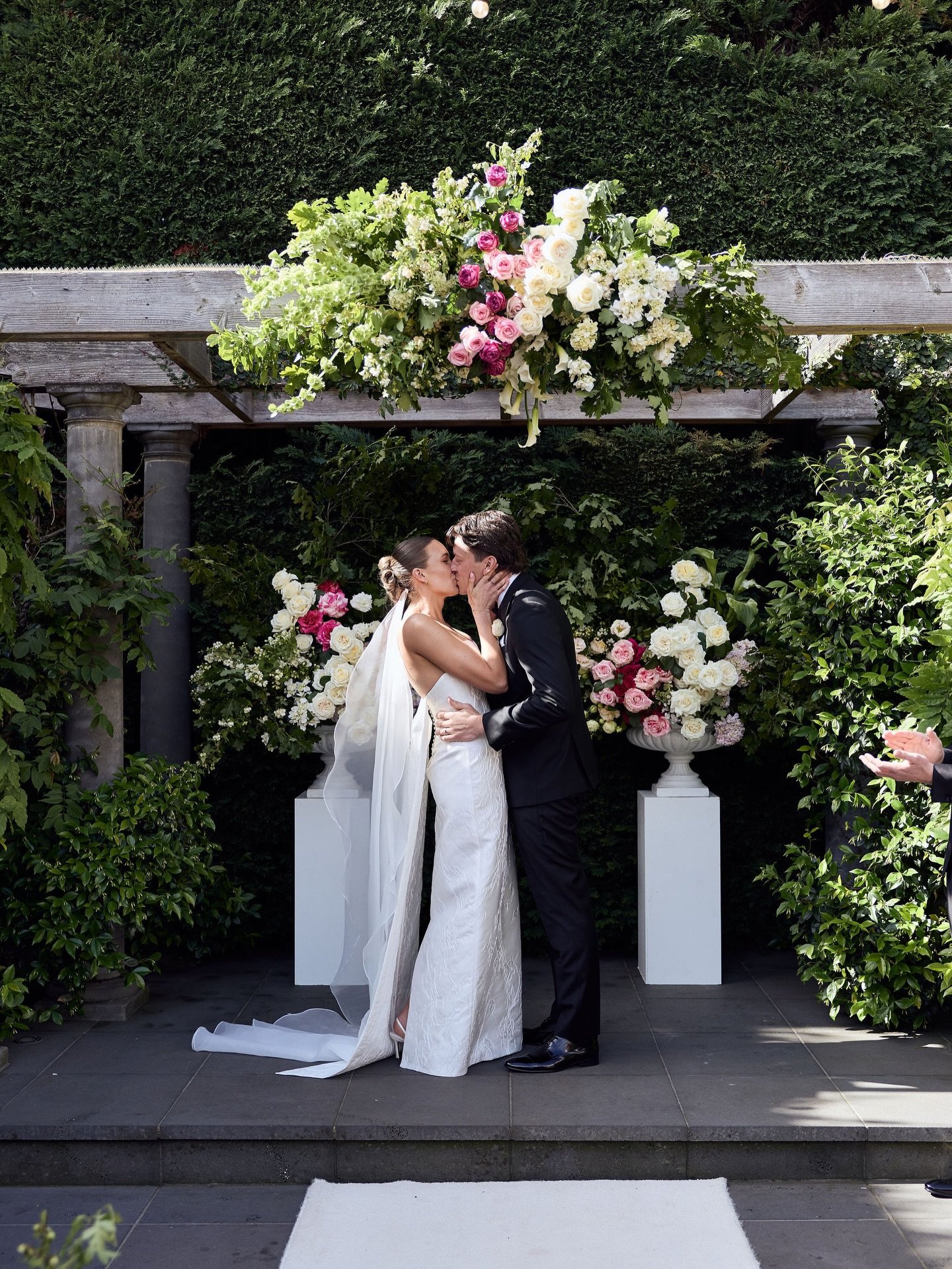 For Rachel &amp; Nick
Modern garden magic at Quat Quatta 💓💓

@lostinlove_photography @nataliedrumcelebrant 
@stgermainhire @quatquatta 

#flowersstgermain #gardenflorals #weddingflorist #weddingsetup #weddingbts #springwedding #floralinstallation #