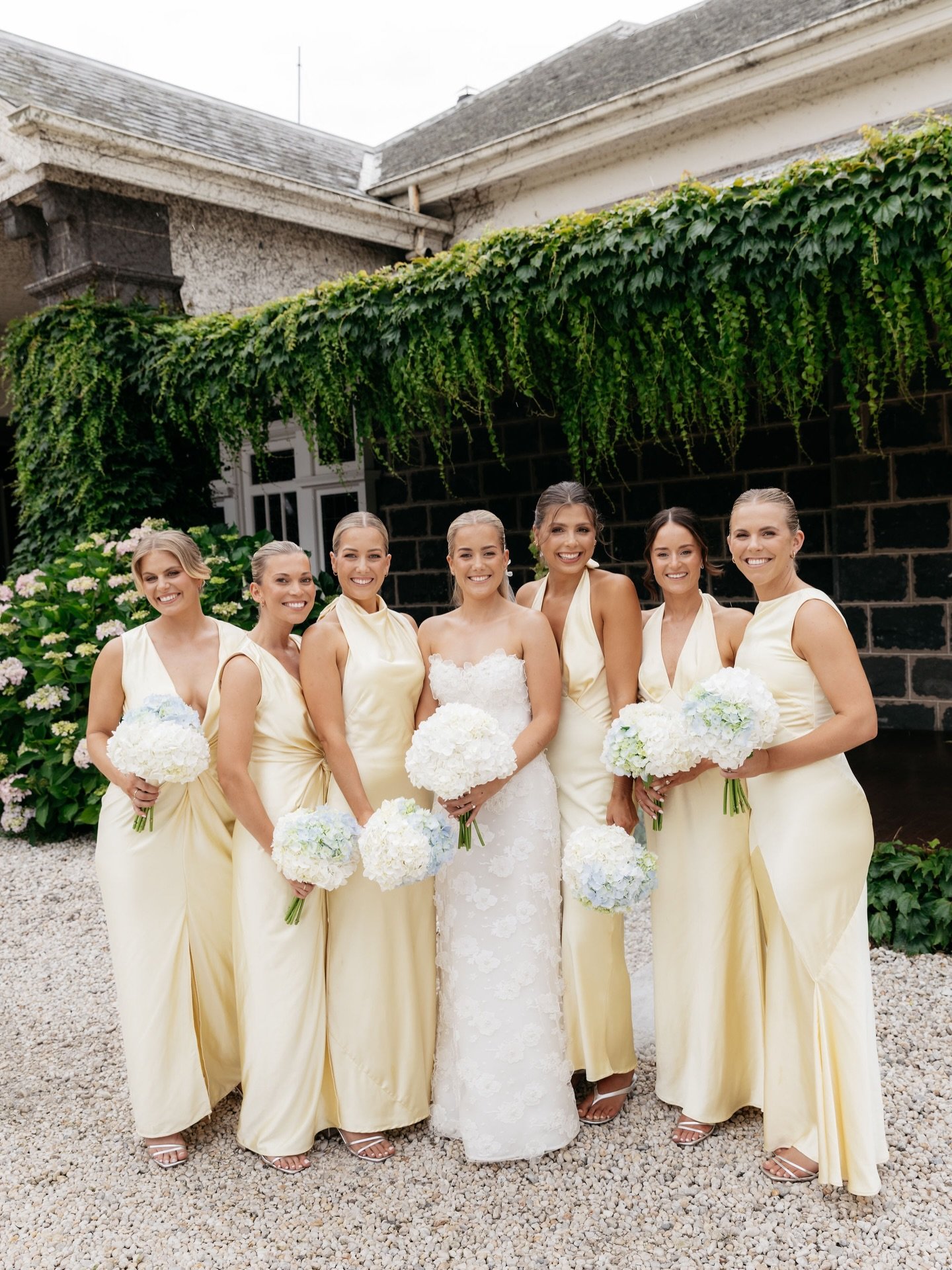 Alice + Henry 💙

@weddingsofdesire 
@_alibailey 
@tent_society 
@smithandcofoods 
@rosemont_homestead_ 
@divine.audio 
@kateadkinscelebrant 
@tablearteventhire 
@studio__sorella 

#flowersstgermain #moderngarden #weddingflorist #gardenpartywedding #