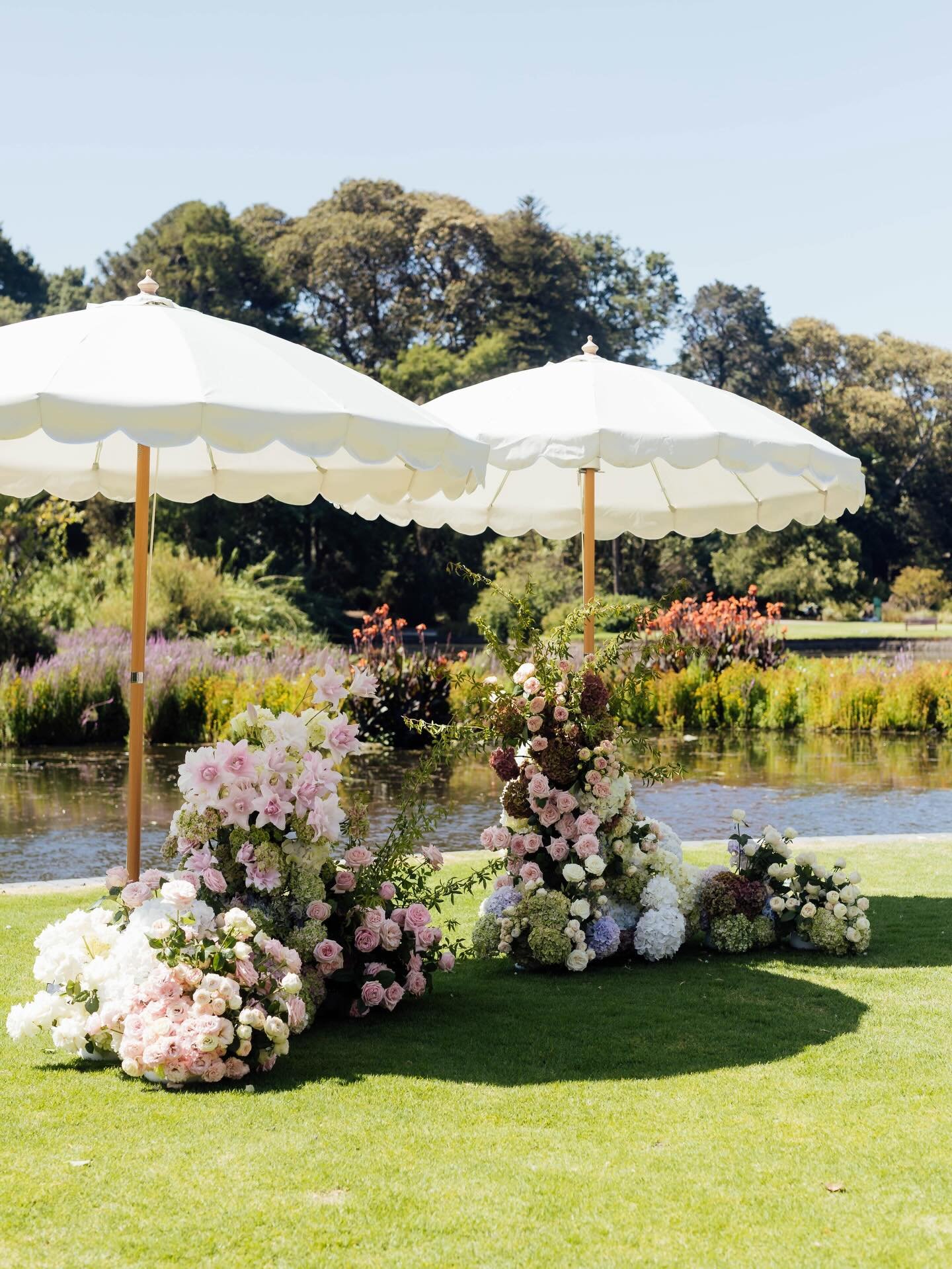 Olivia + Thomas 💗💗💕 | It was all about the fluffy summery blooms and puppies | With the OG @cene.studio 

@curtisstoneevents_au 
@theterraceevents 
@archive.hire 
@lafete_hire 
@olivianemtsas 

@fernandstonephotography_ 

#gardenweddingideas 
#flo