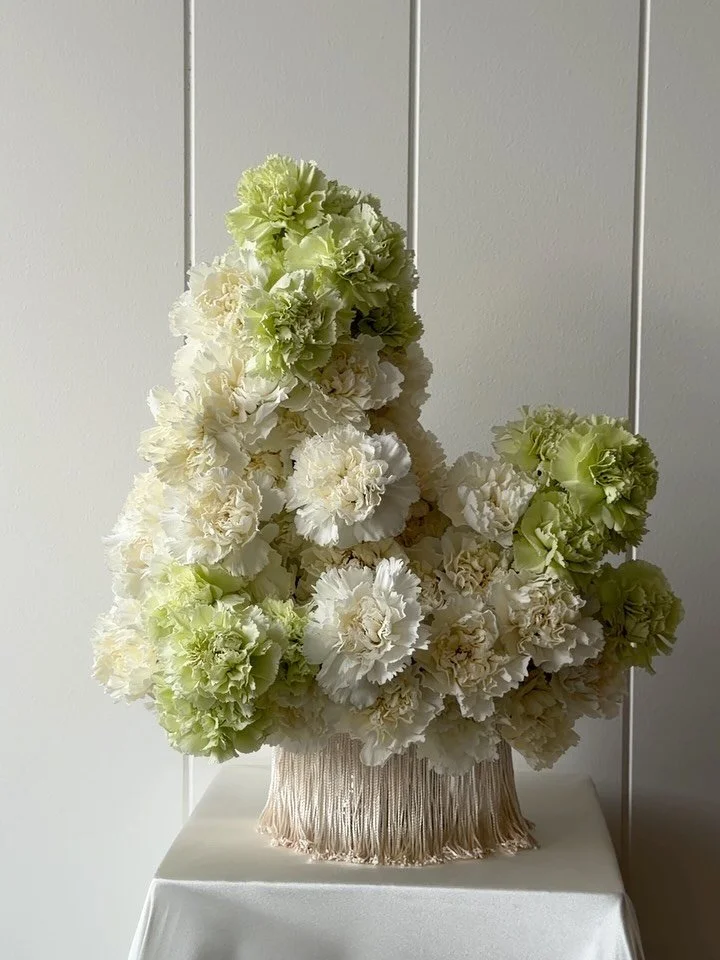 All things frilly 〰️〰️〰️

#flowersstgermain 
#studioday 
#bulldoginstagram 
#melbourneflorist
#weddingideas
