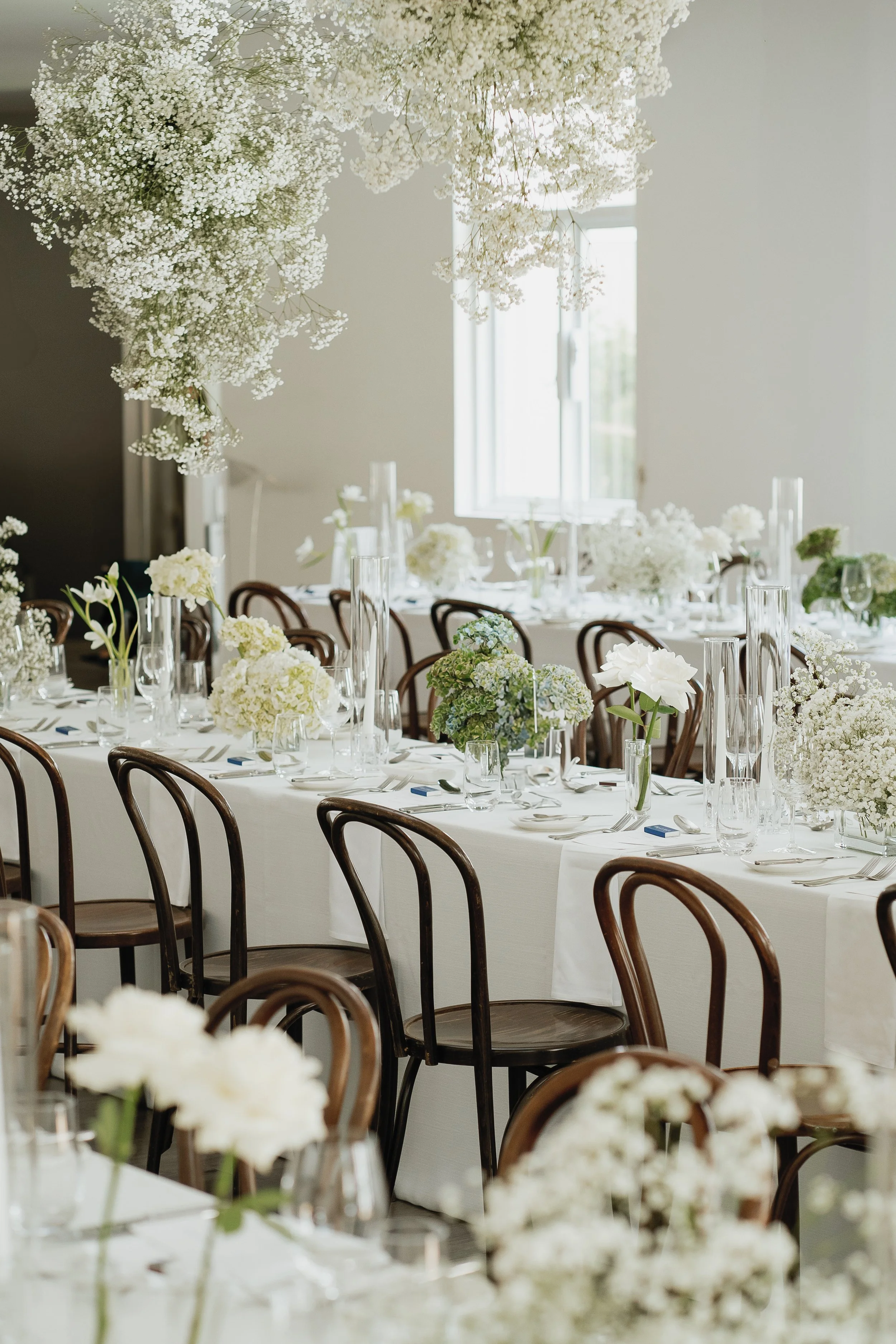 A MINIMALISTIC WEDDING OF BABY'S BREATH AND HYDRANGEA