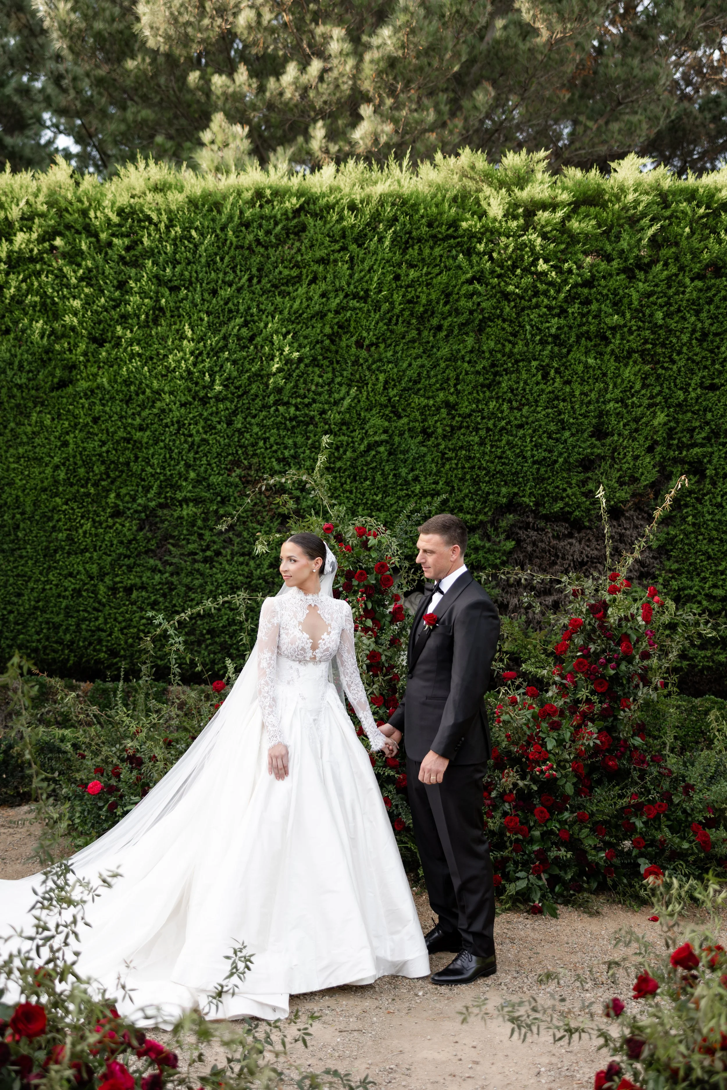OLD WORLD ROMANCE IN RED | A ROSE-FILLED WEDDING AT CAMPBELL POINT HOUSE