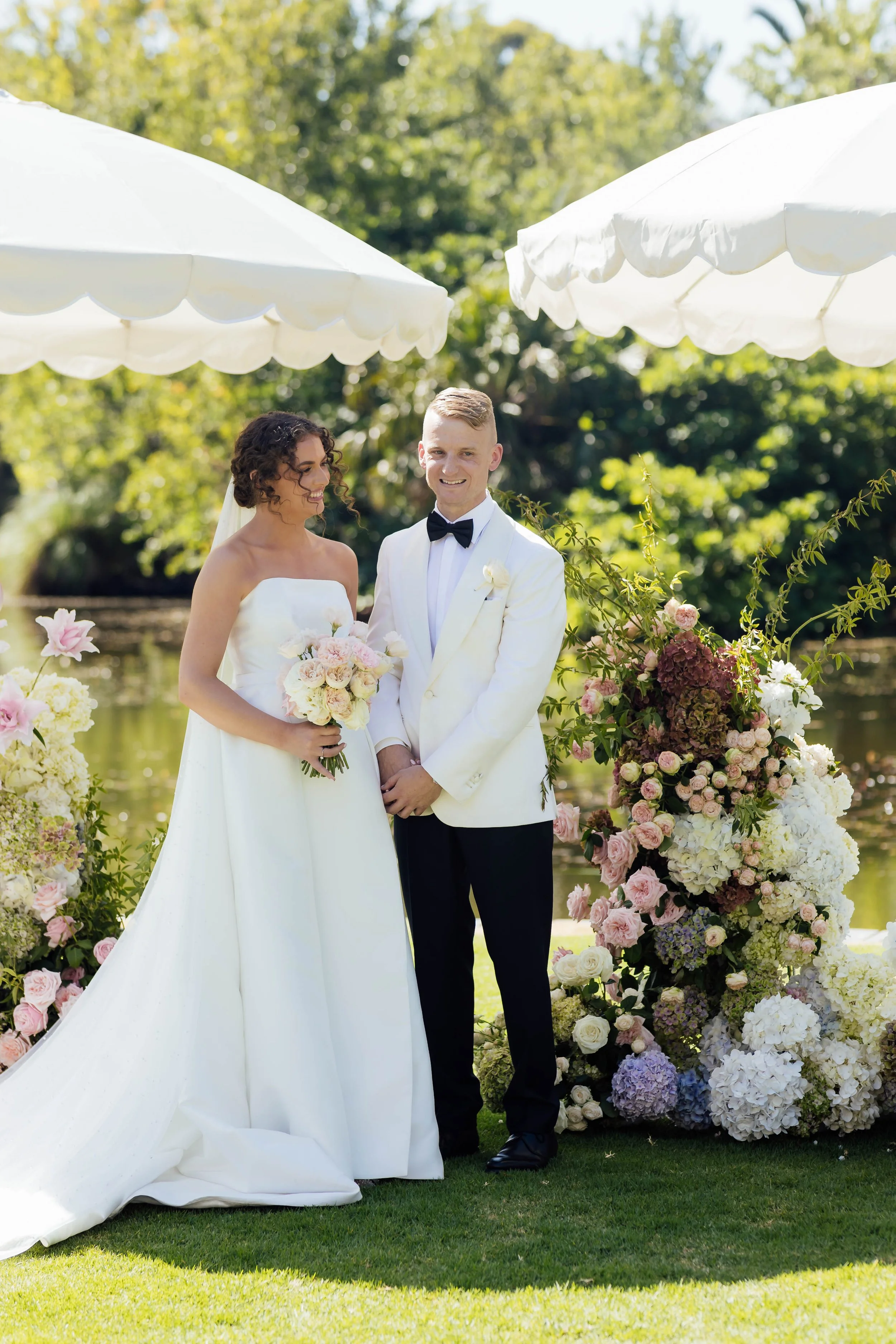 COLOURFUL MODERN GARDEN WEDDING AT THE ROYAL BOTANIC GARDENS MELBOURNE