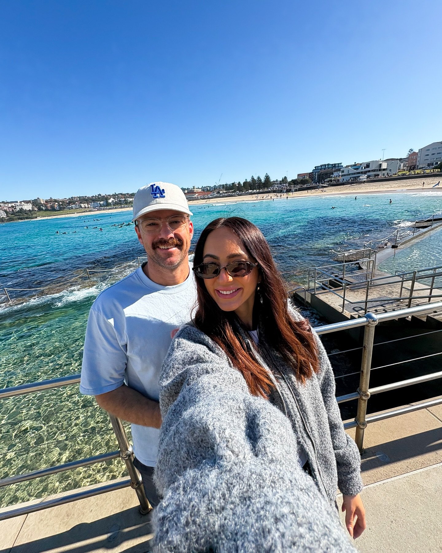 ✖️Slow Sunday morning at Bondi - caffeine &amp; pastry fix @sonomabakery, market rummage, watching the surf roll in. We love a bit of salty air and sushi before noon/ aka naptime 👶🏼 🌊☕🥢☀️✖️