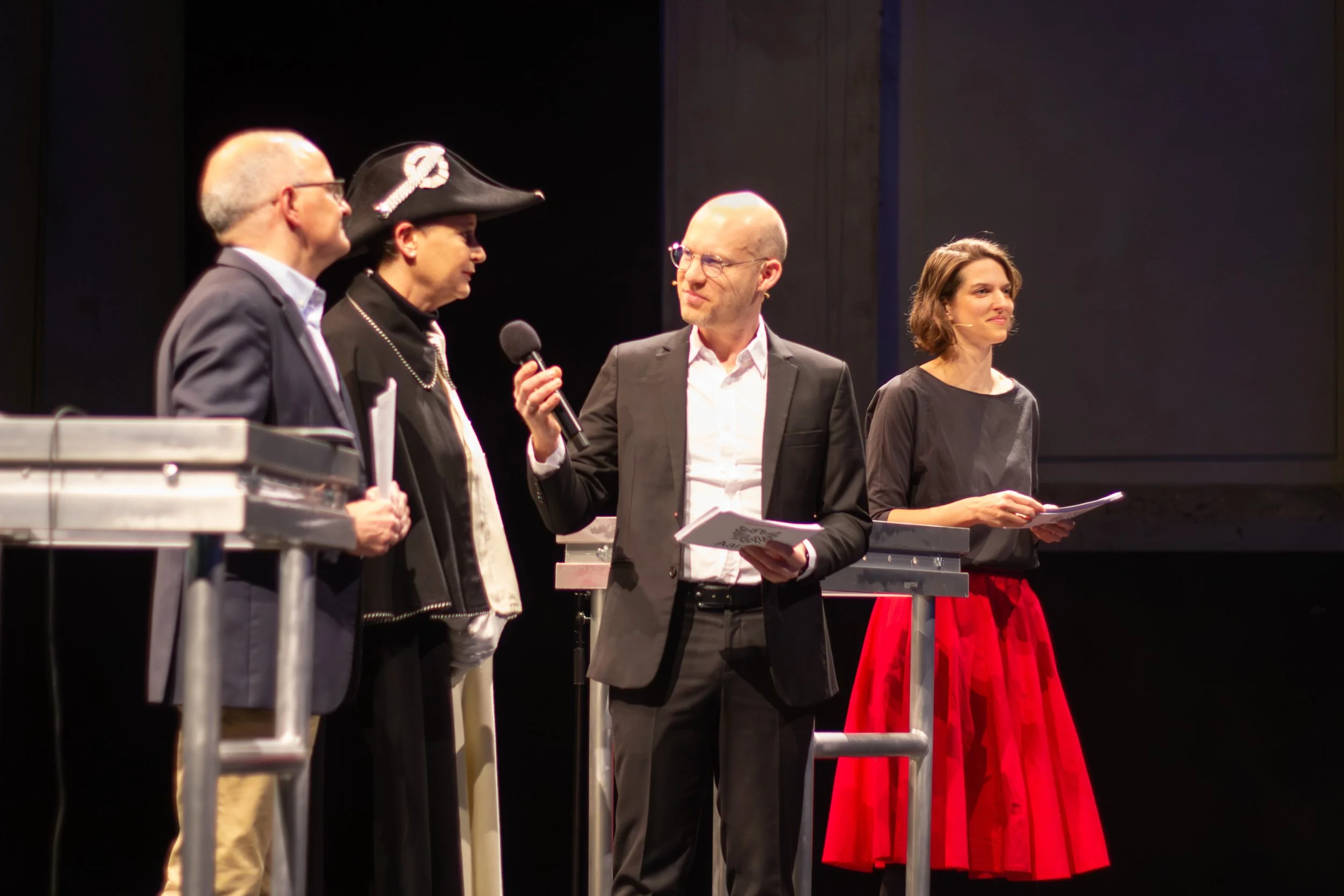 Stadtpräsident Hanspeter Hilfiker, Stadtweibel Monika Ramseyer, Pascal Nater, Maria Ursprung