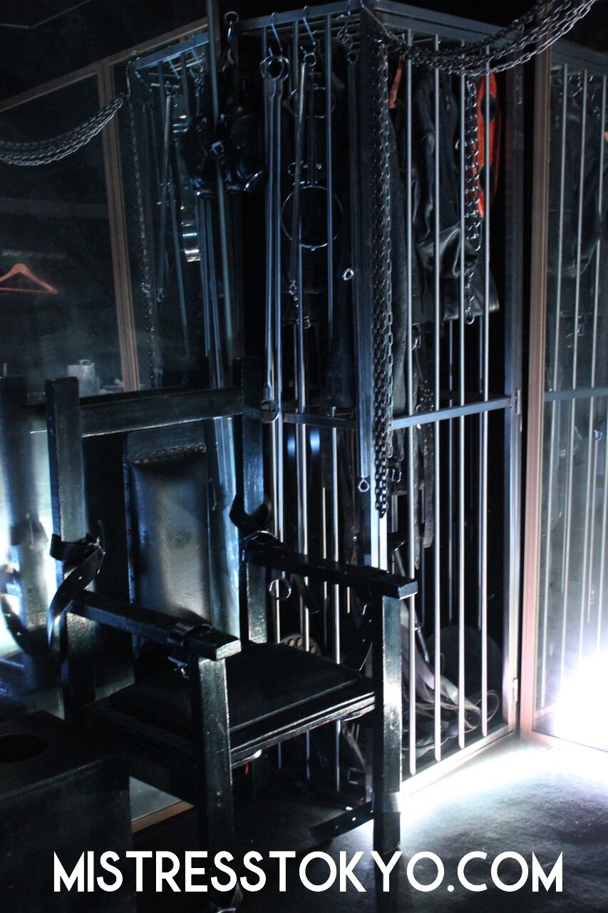 black room cage.jpg