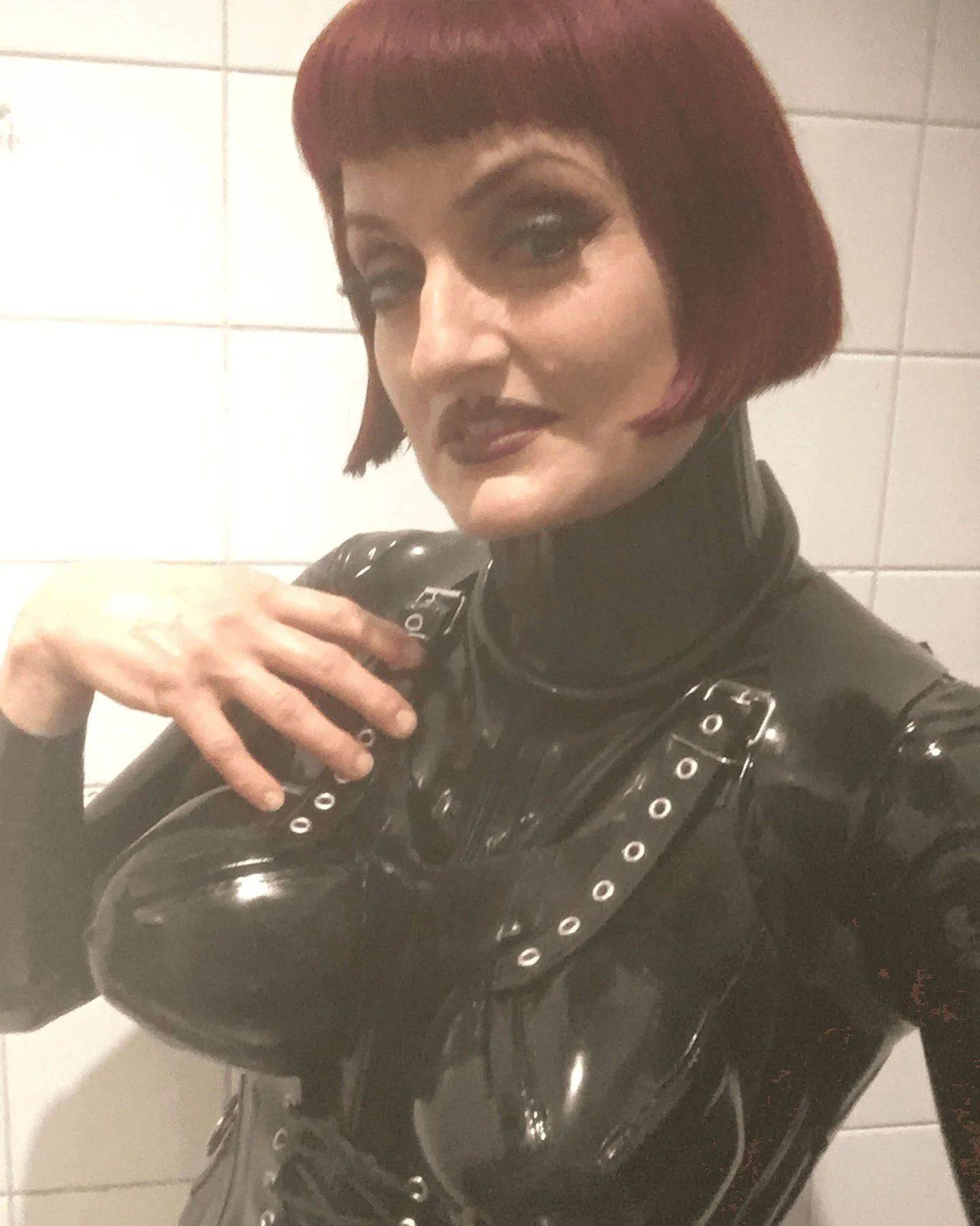 Outfit shots from Inquisition at the #FactoryTheatre #Sydney ! I'm wearing a #HWDesign Korrektur Korsett + Halskorsett + Korsettbra ! Such a pity you can't see My strap on c*nt! Check their #latex at https://www.hwdesignshop.com/