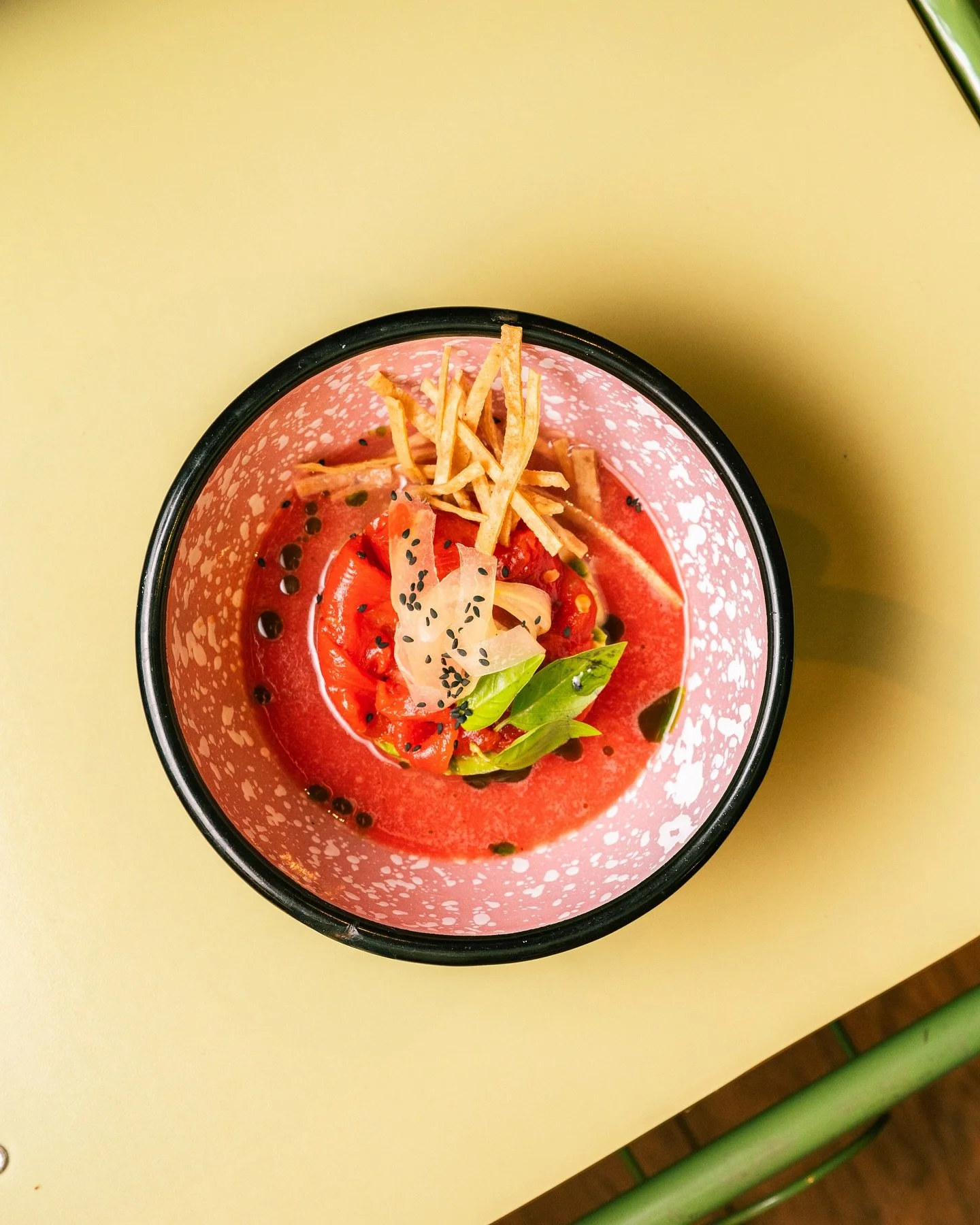 Llega en verano 🏖️ y vuelve el aguachile. Ahora aguachile de sand&iacute;a en diferentes texturas, con albahaca, aguacate y pepino. Creaci&oacute;n de @callmepanela_ 🍉🌶️🍉🌶️🍉🌶️