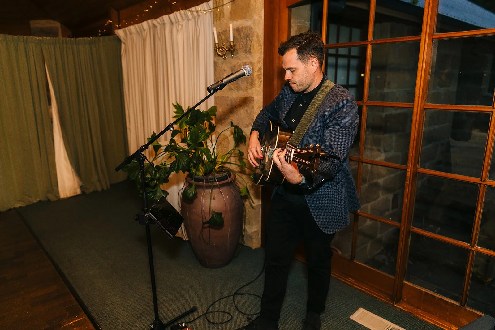 How to Personalise Your Wedding Music in Tasmania