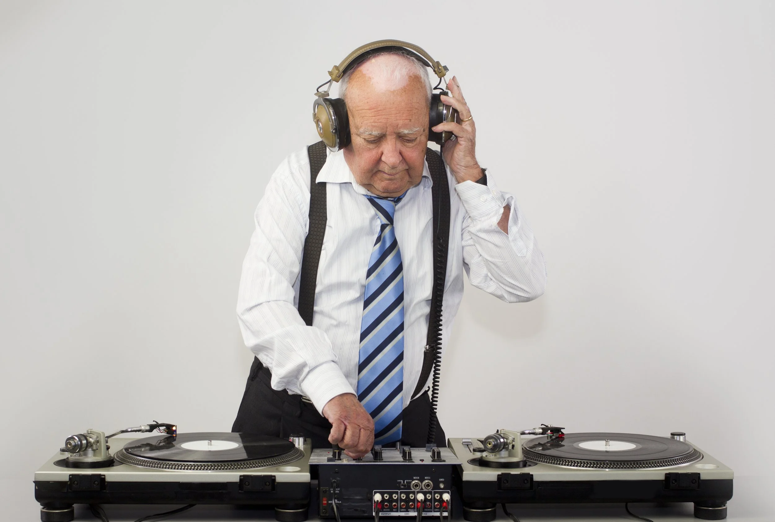 How to Keep Your Wedding Dance Floor Full