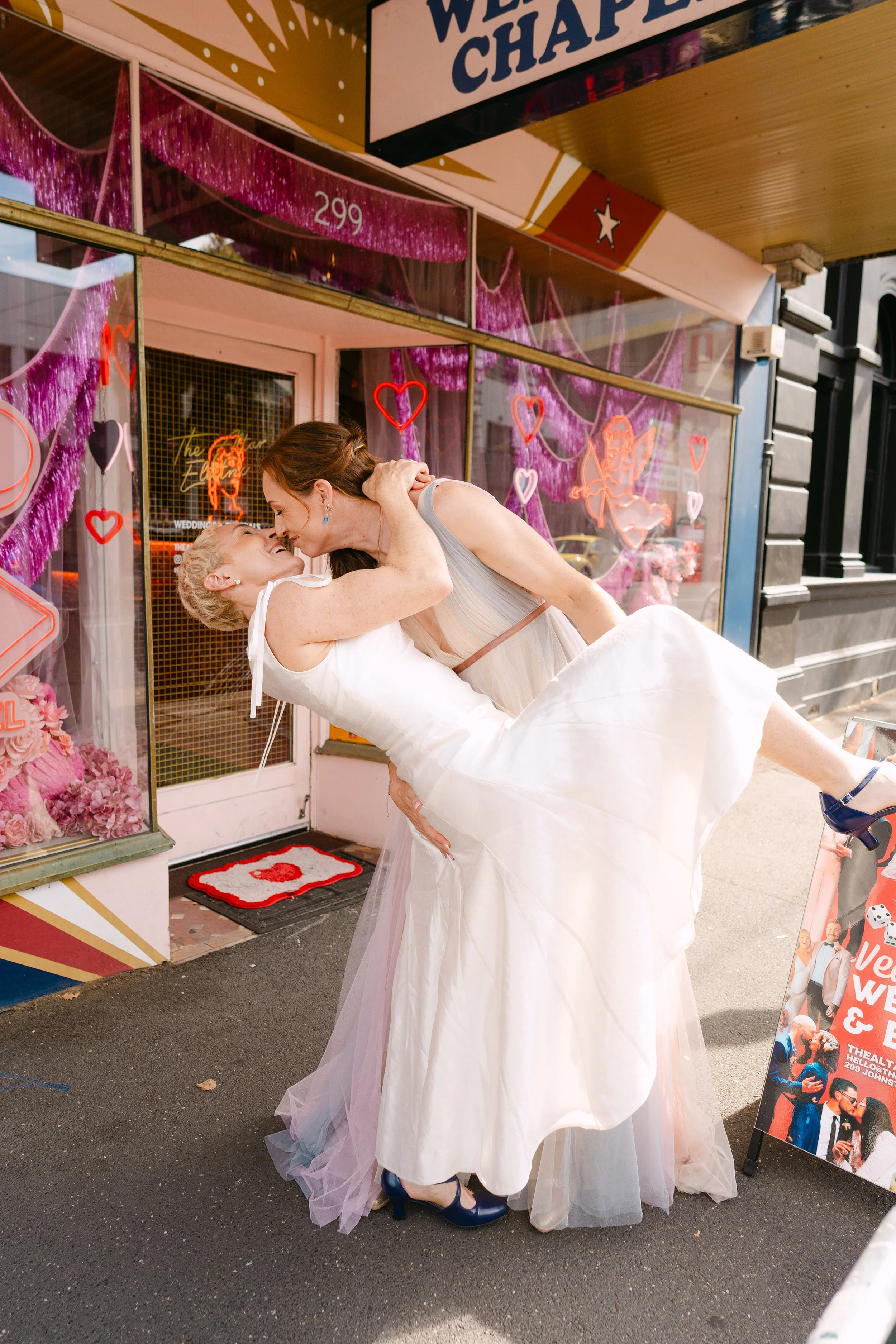 curtain-reveal-right