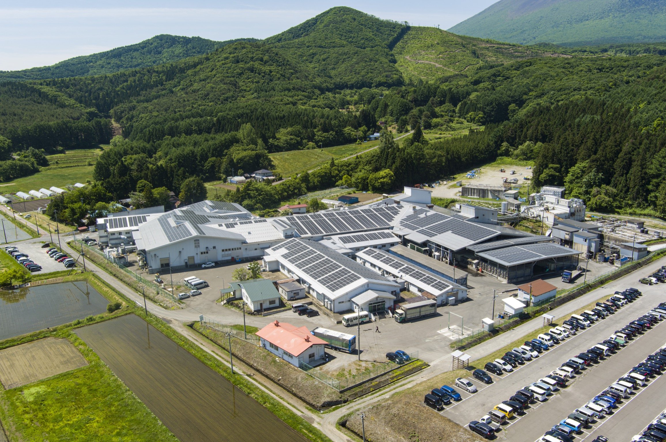 岩手農協チキンフーズ 八幡平工場に PPAで1.3MWの太陽光導入 — SORAI