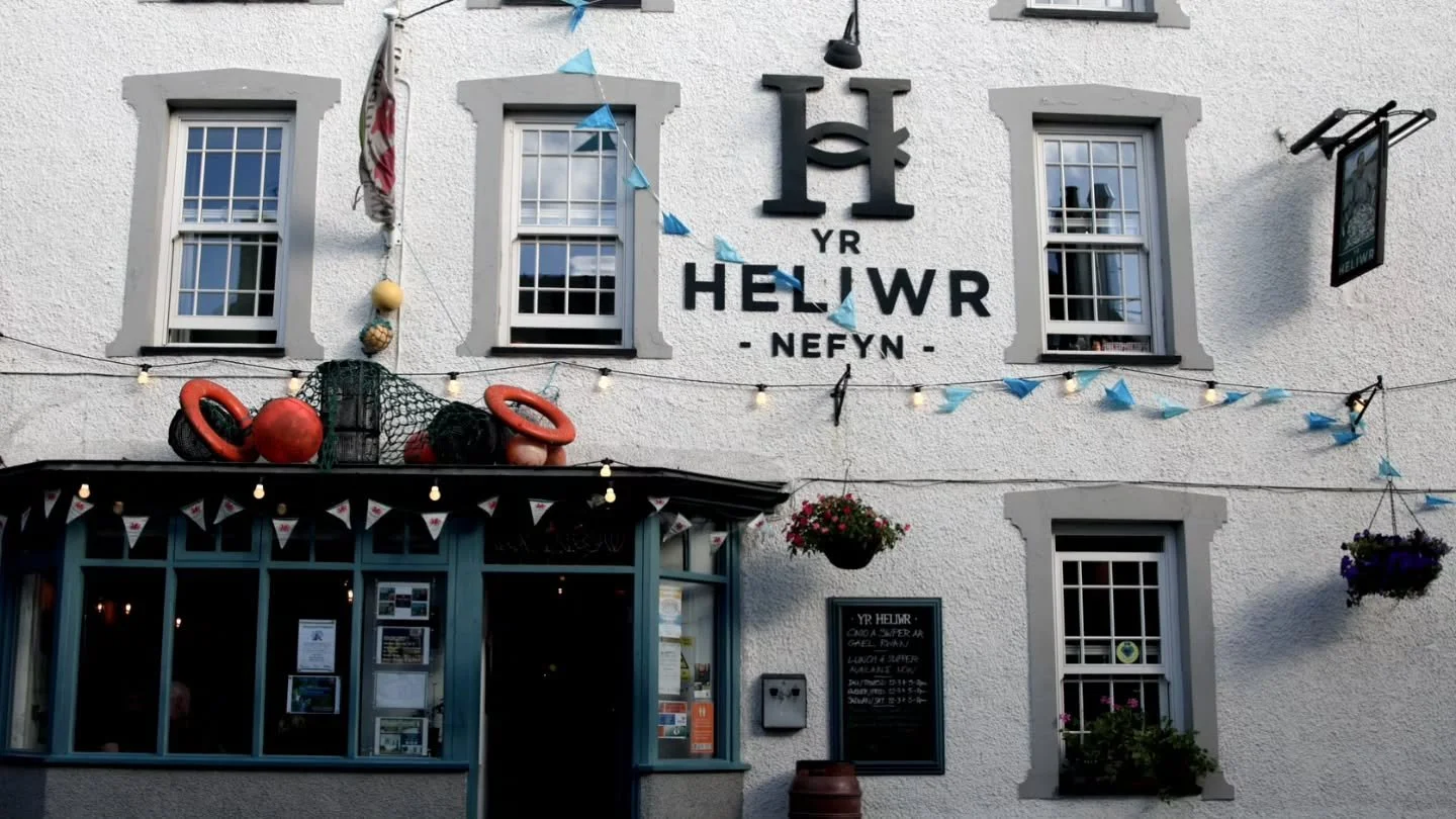 🎥 𝗔 𝗣𝗶𝗻𝘁 𝗼𝗳 𝗟𝗼𝘃𝗲 / 𝗣𝗲𝗶𝗻𝘁 𝗼 𝗚𝗮𝗿𝗶𝗮𝗱 🏴󠁧󠁢󠁷󠁬󠁳󠁿

Our third and final film is now released. 

This is a series of three short documentaries telling the stories of community-owned pubs in the words of the people who saved and r