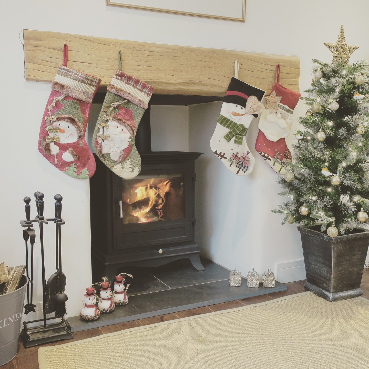 Christmas ready @daphnecottage. Not sure Father Christmas will make it safely down the chimney when the fire is roaring but I'm sure he'll find a way 😉⁠
Here's to a ✨peaceful Christmas Eve 💫 full of joy and winding down to the holidays ahead.⁠