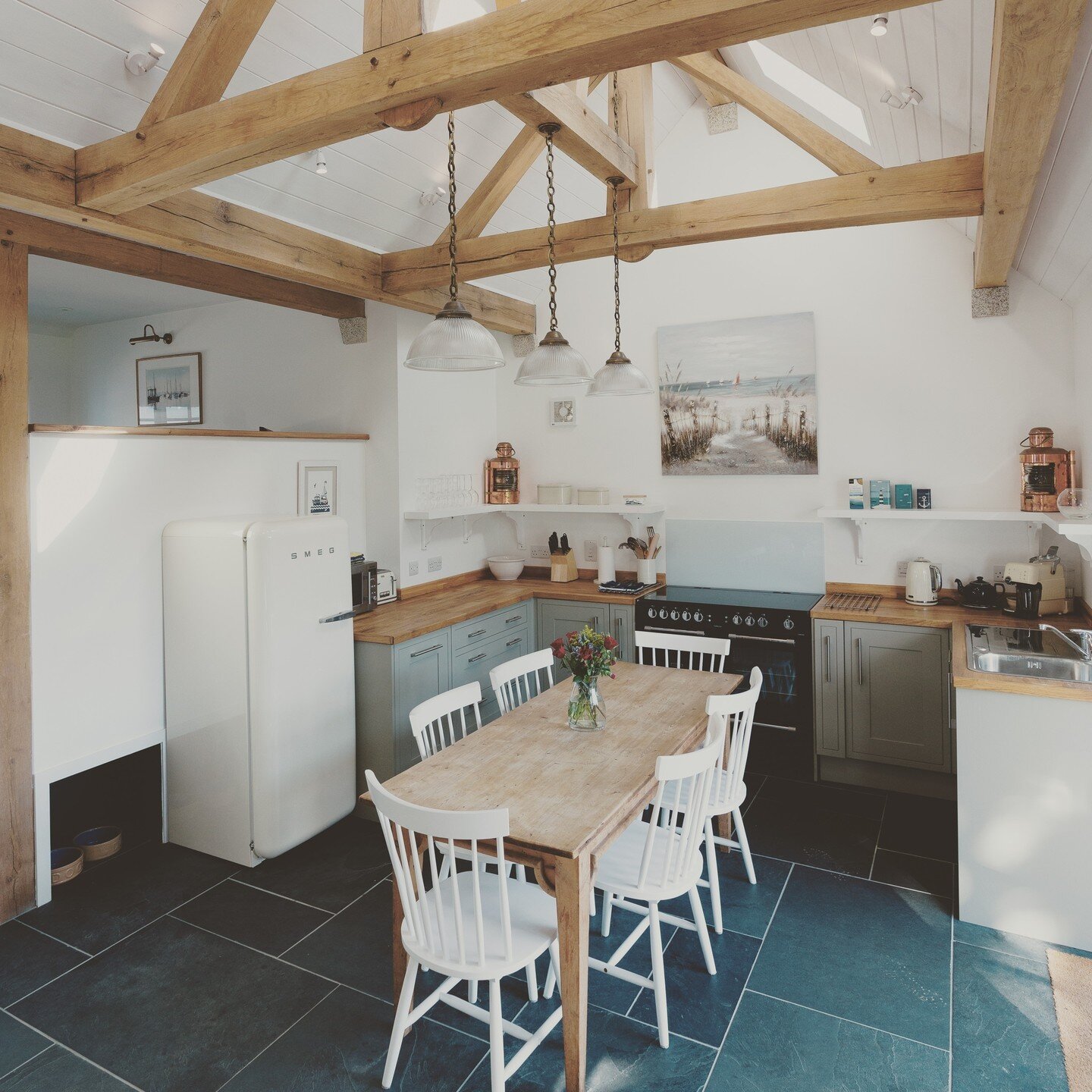 Dappled sunlight in the kitchen @daphnecottage ☀️