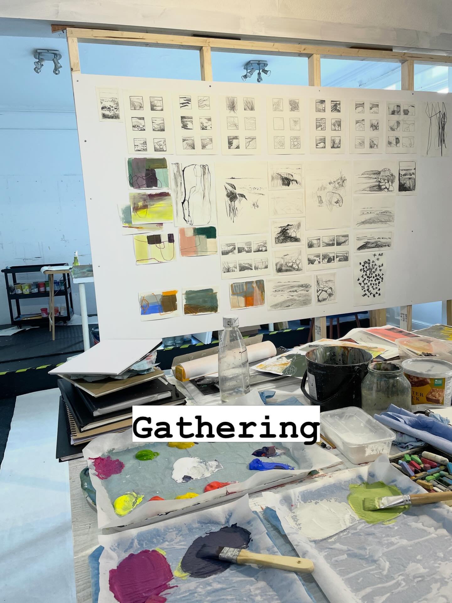 Showing off my new mood board/wall 🙌 a temporary DIY fixture which gives me extra wall space and creates different working areas in the studio. This side of the studio is a bit darker now but I&rsquo;m loving being able to have everything up on a wa