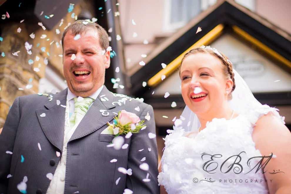 5 Tips for Getting the Perfect Wedding Confetti Shot