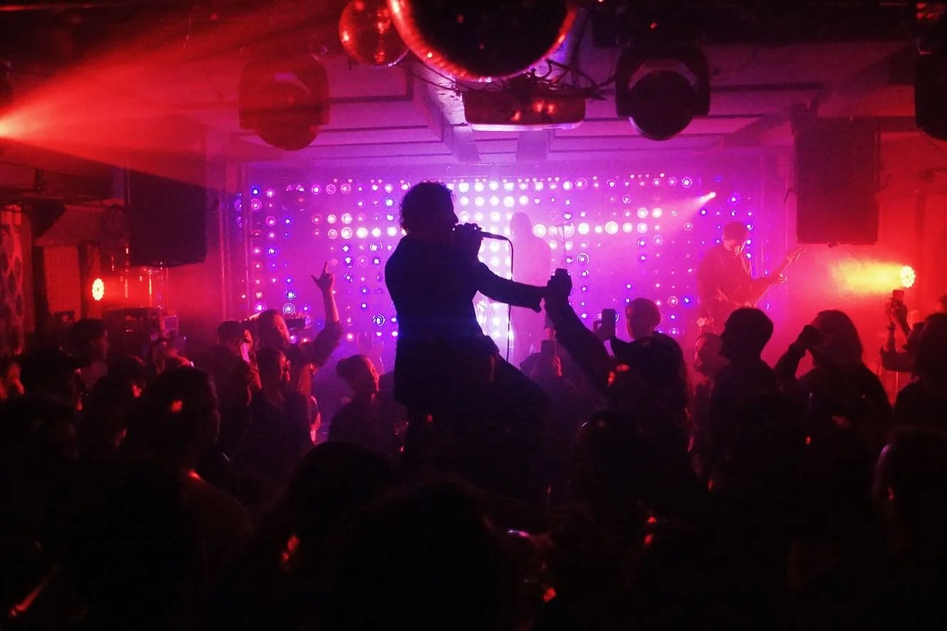 Last night The King of the North, the Decoder of Heron&rsquo;s &amp; the Olympic level pyramid climber @antonyszmierek played his first ever nyc show @babysallright. This was a show that reminded me of why I love live music; it simply made me happy t
