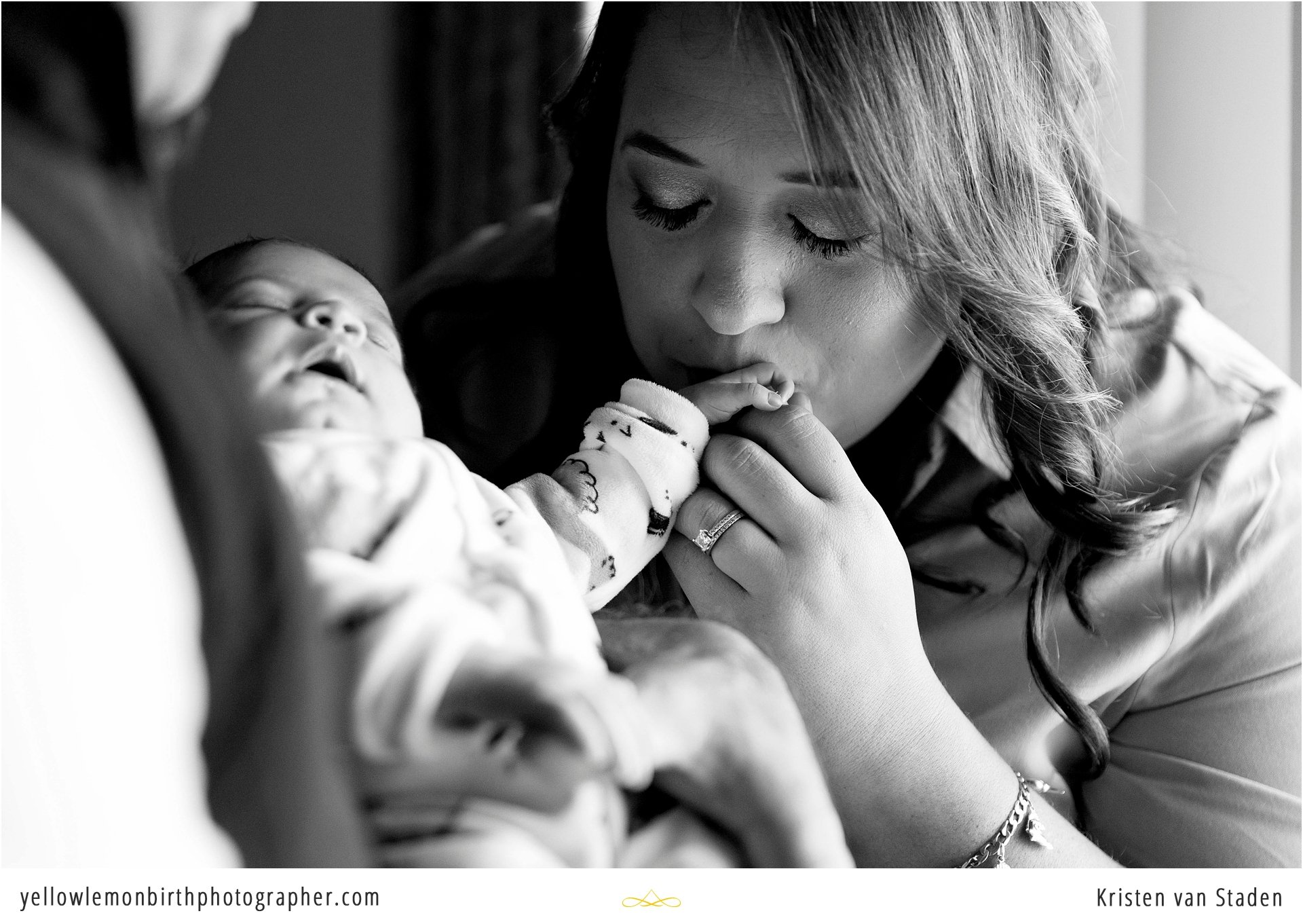 home newborn photo session with toddler__0004.jpg