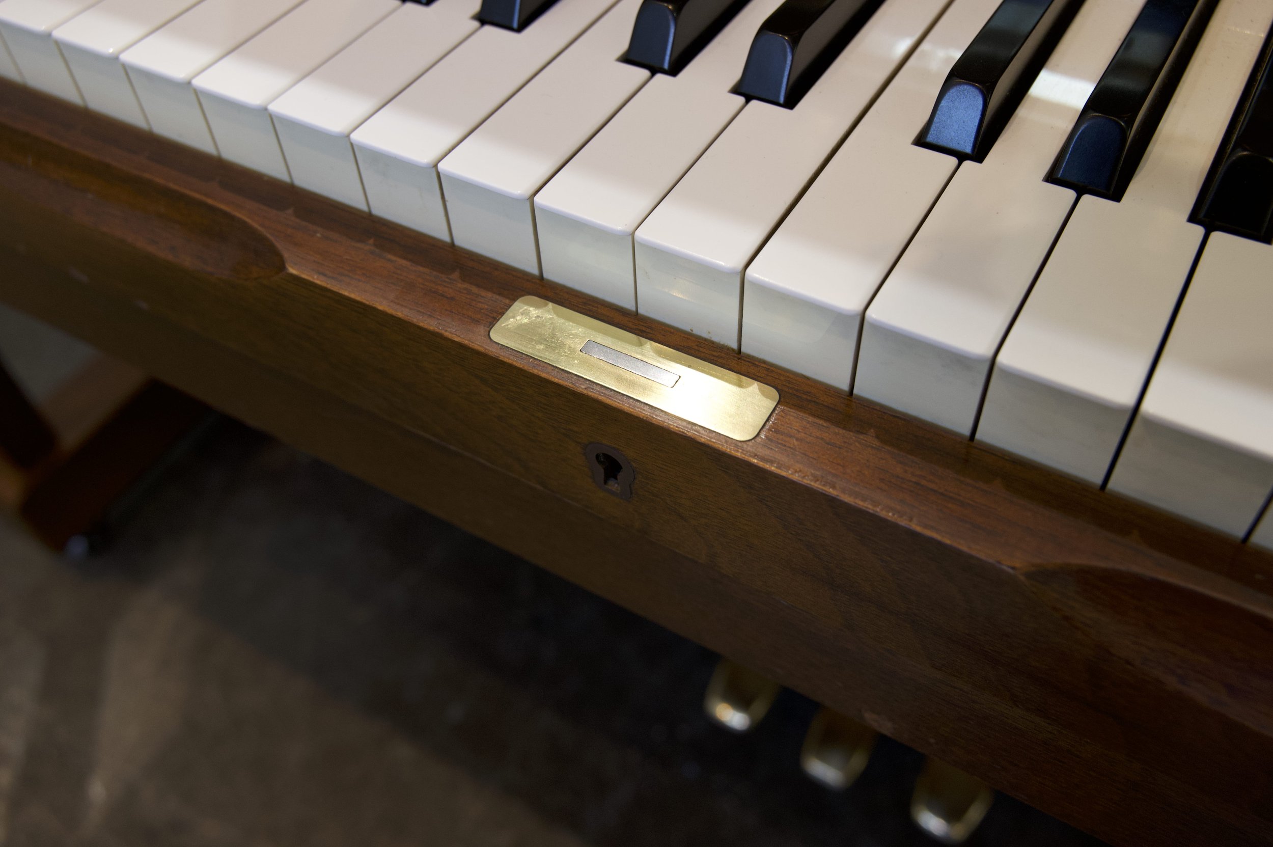 Yamaha U1-25.jpeg