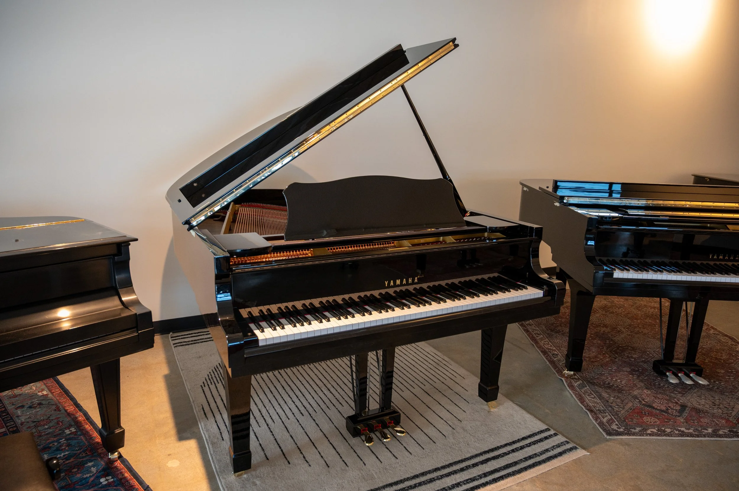 YAMAHA C3 - 6'1”  Conservatory Grand