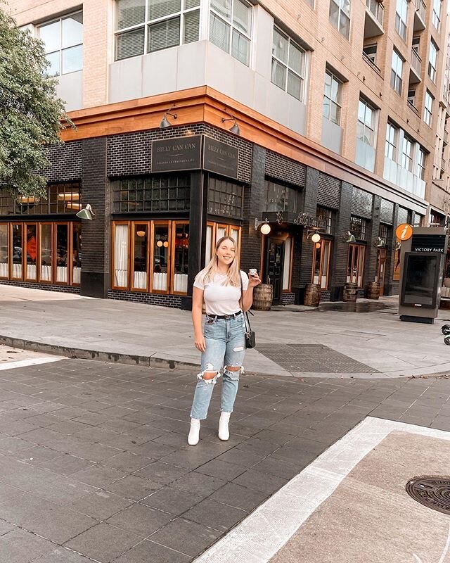 FOURTH OF JULY RECIPE ROUNDUP BLOG POST IS UP❤️
⠀⠀⠀⠀⠀⠀⠀⠀⠀
+simple yummy recipes for the cookout
+cocktails you NEED by the pool
+what I&rsquo;m wearing at the lake [my fave bathing suit and denim shorts are on sale rn]
⠀⠀⠀⠀⠀⠀⠀⠀⠀
⚡️LINK IN BIO⚡️
⠀⠀⠀⠀⠀