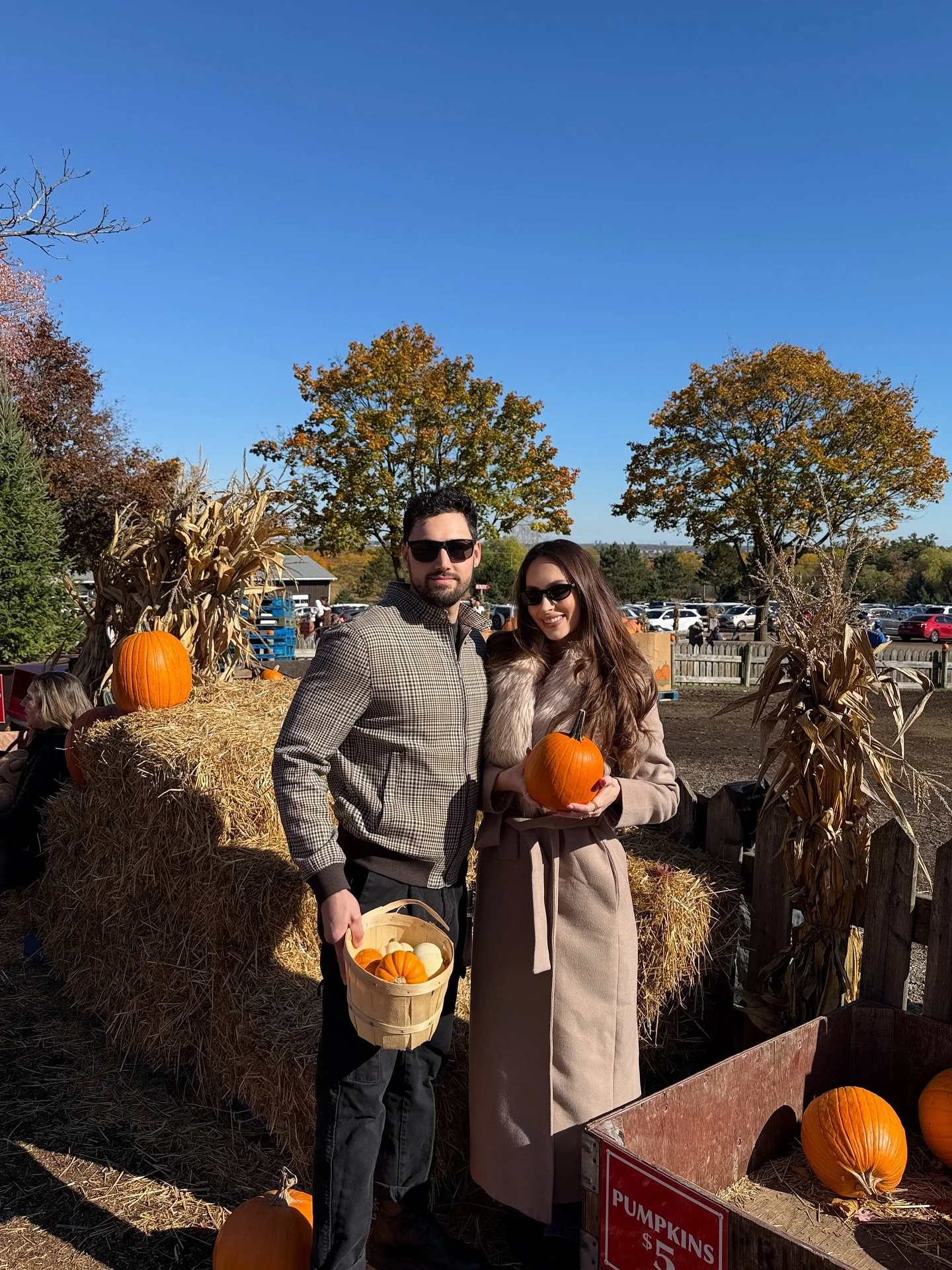 Pumpkin spice and everything nice 🍂 🤎🎃

Wearing the Frederica Coat by @vici 🧸