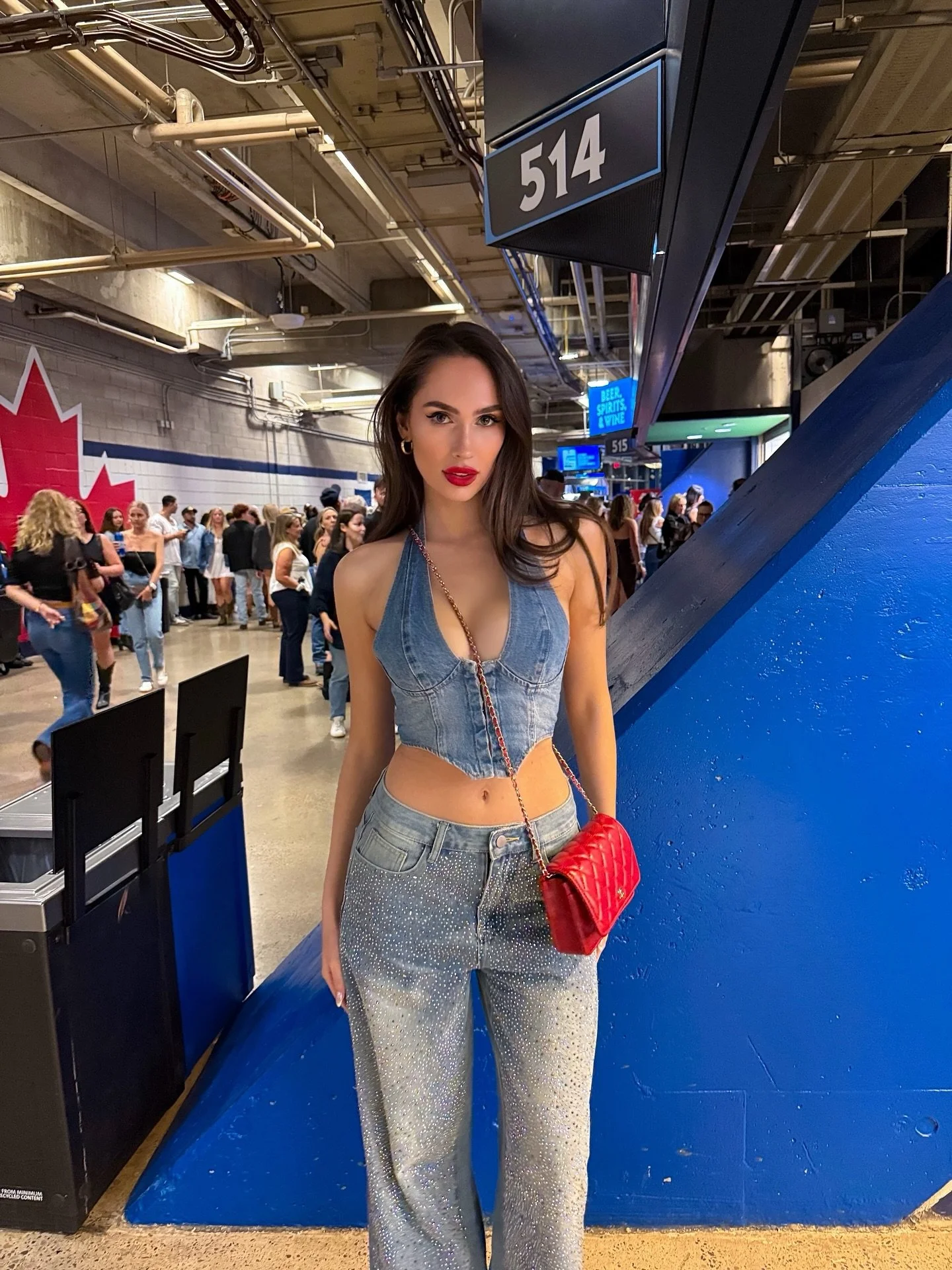 Let&rsquo;s go Blue Jays 🧢⚾️!! Wearing these stunning rhinestone jeans from @scacto_official 💫