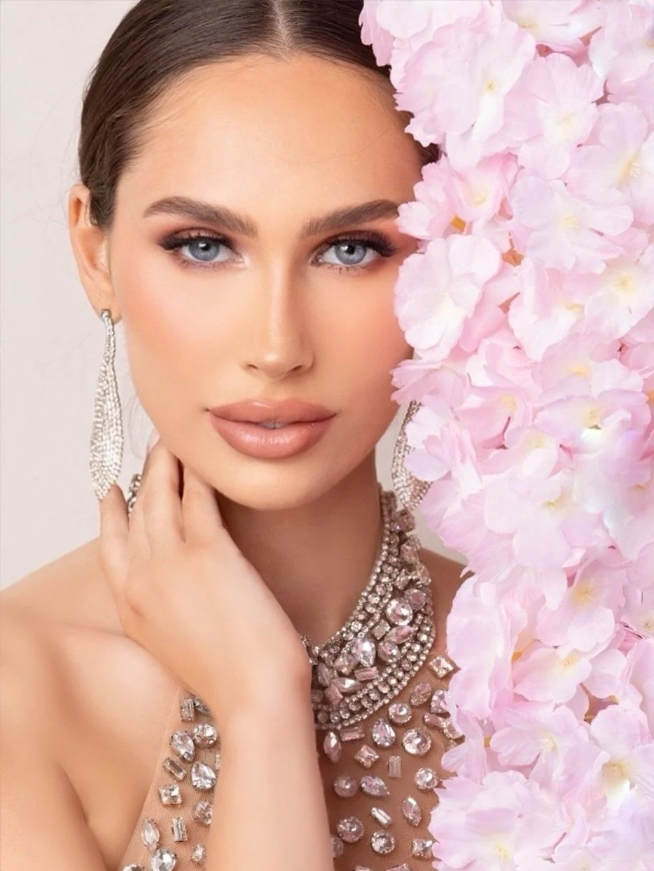 Each stage of self-knowledge is a inner metamorphosis 🤍

Thank you to @piresphoto and @vluxurymakeup for teaming up for this amazing shoot! Gown is by @chicandholland 💫