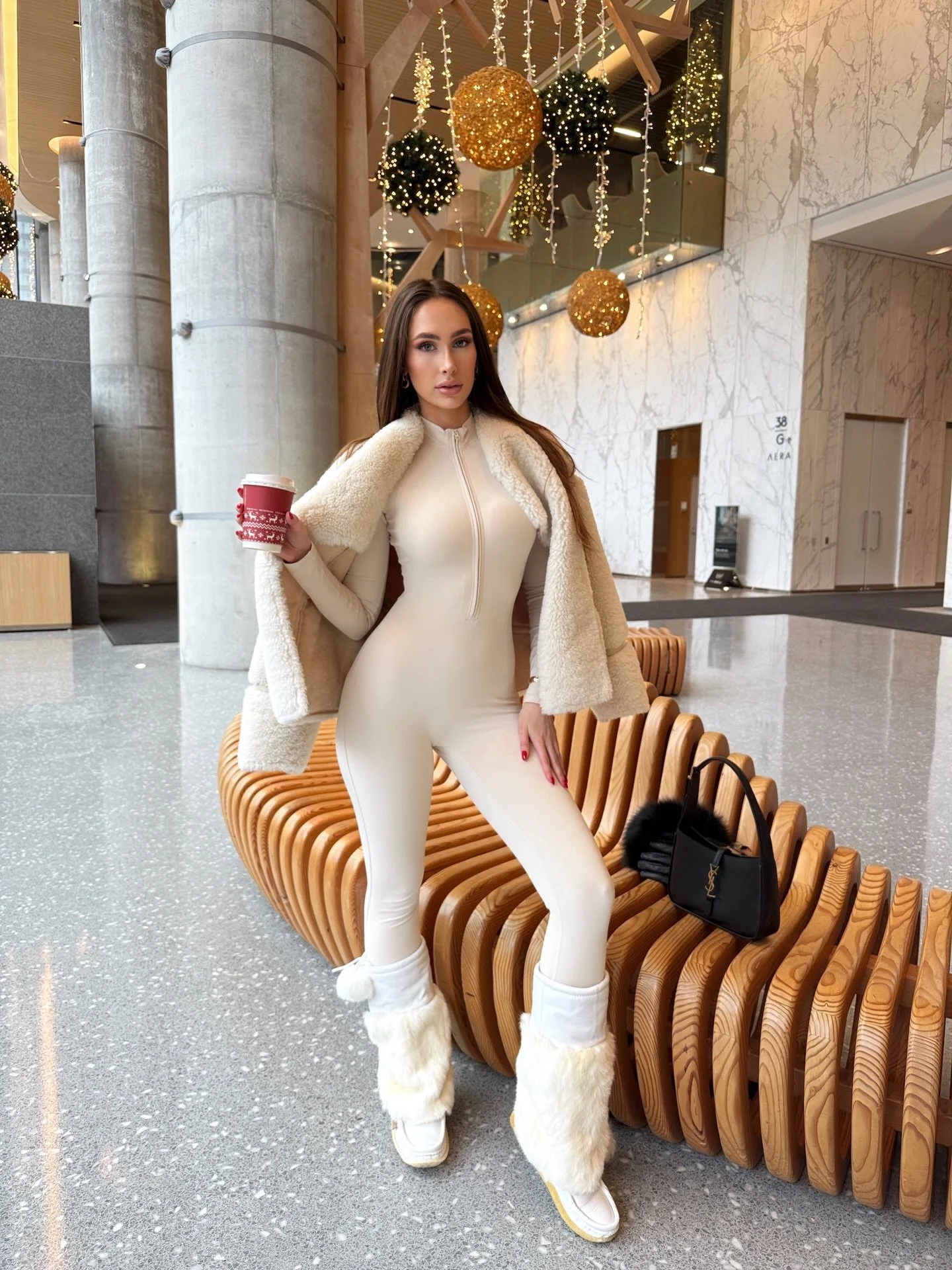 baby, its cold outside ❄️ @bota__official 

PATRICIASEWARD10 for 10% off your next order 🤍

#torontofashionblogger #wintermood #winterfashion #classyandfashionable